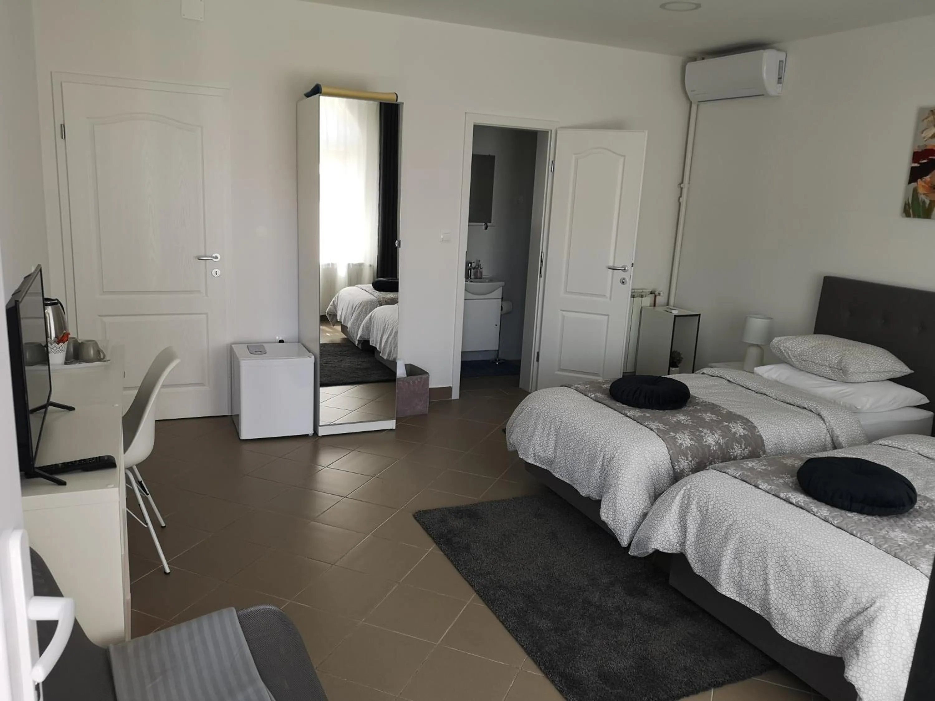 Bed in Marko Airport Rooms