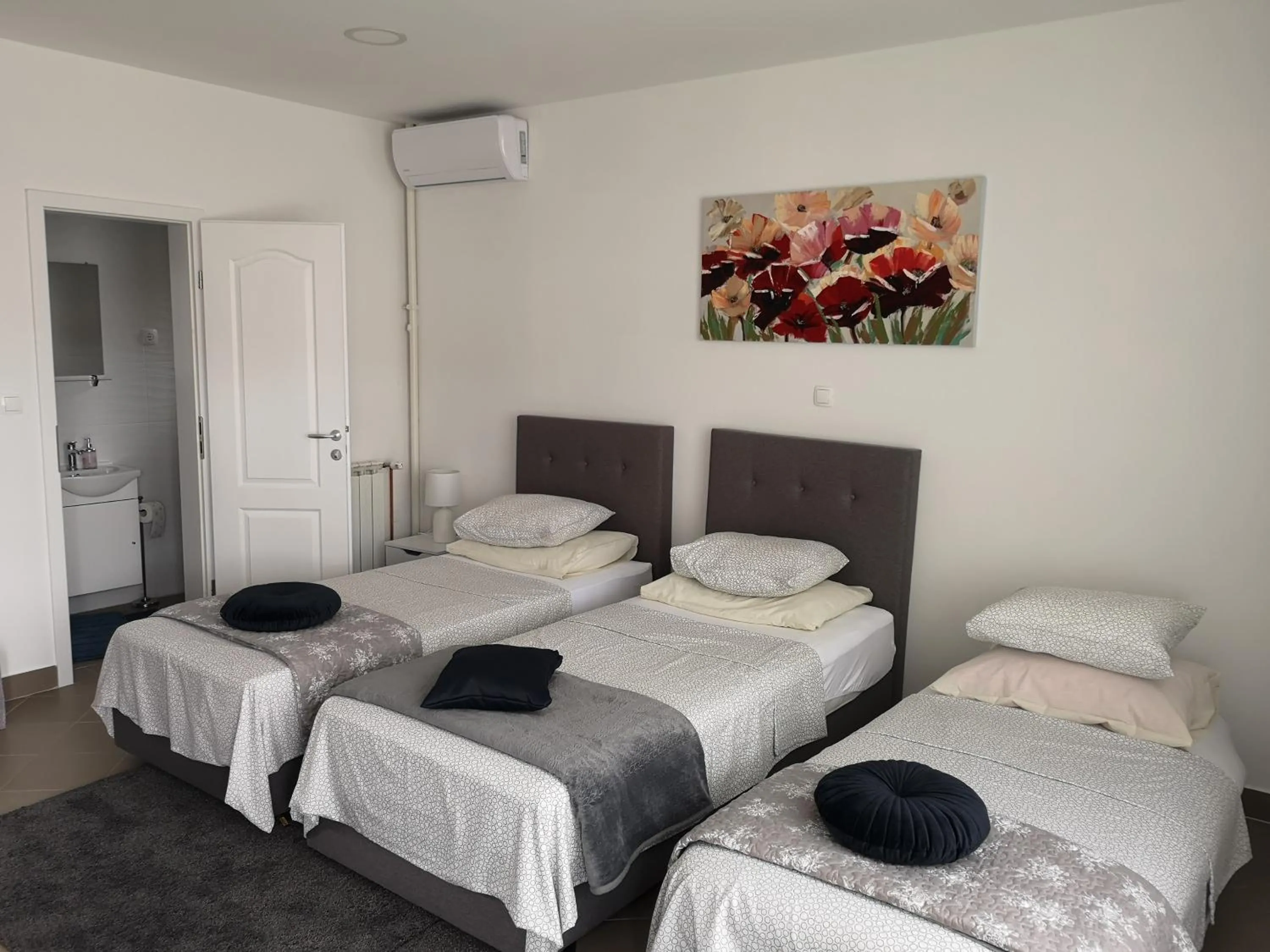Bed in Marko Airport Rooms