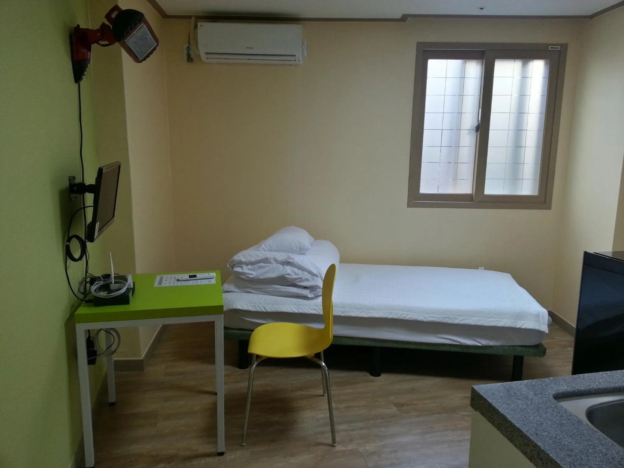 Bedroom, Bed in Cheonggye Haus