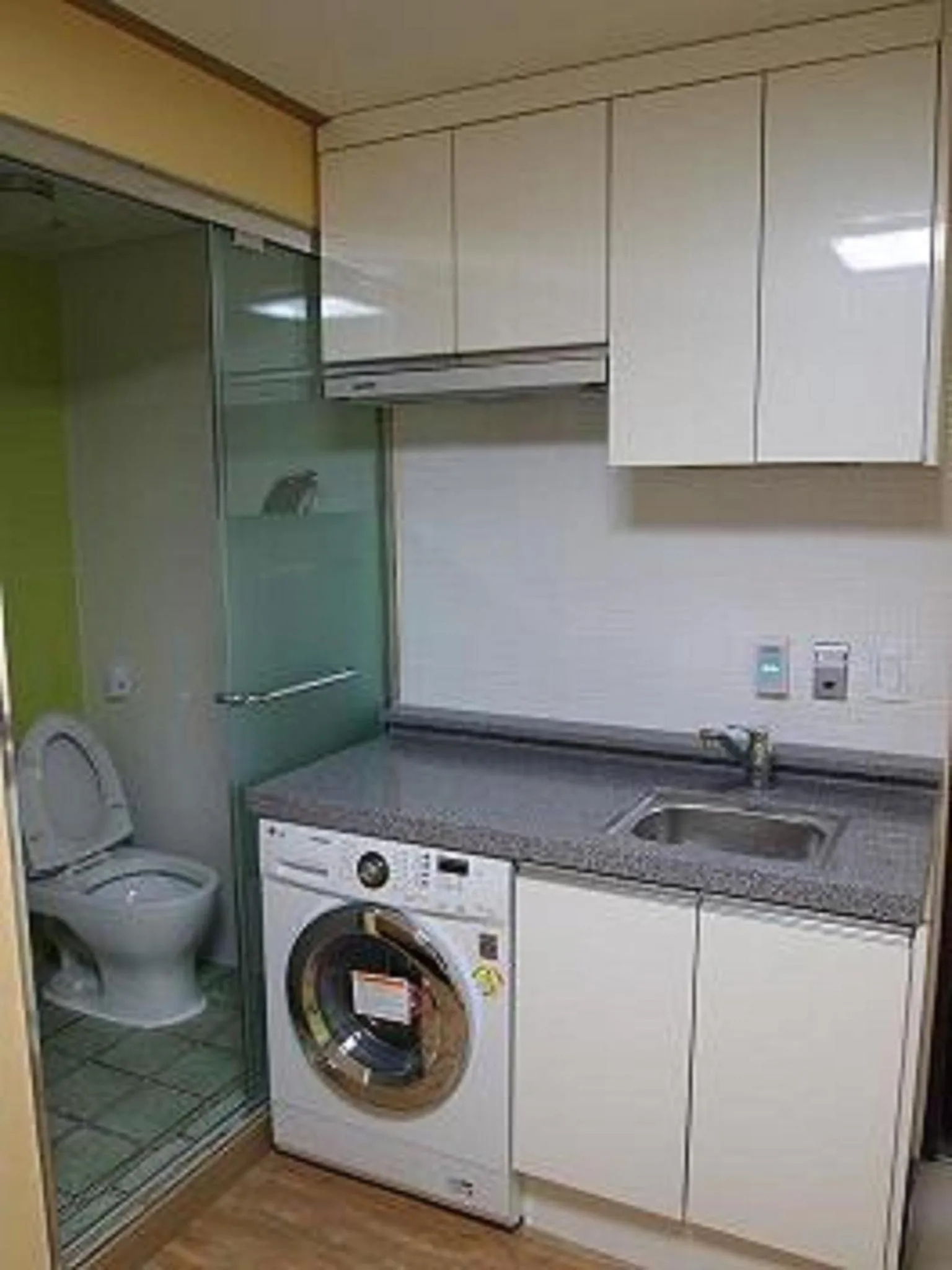 Kitchen or kitchenette in Cheonggye Haus