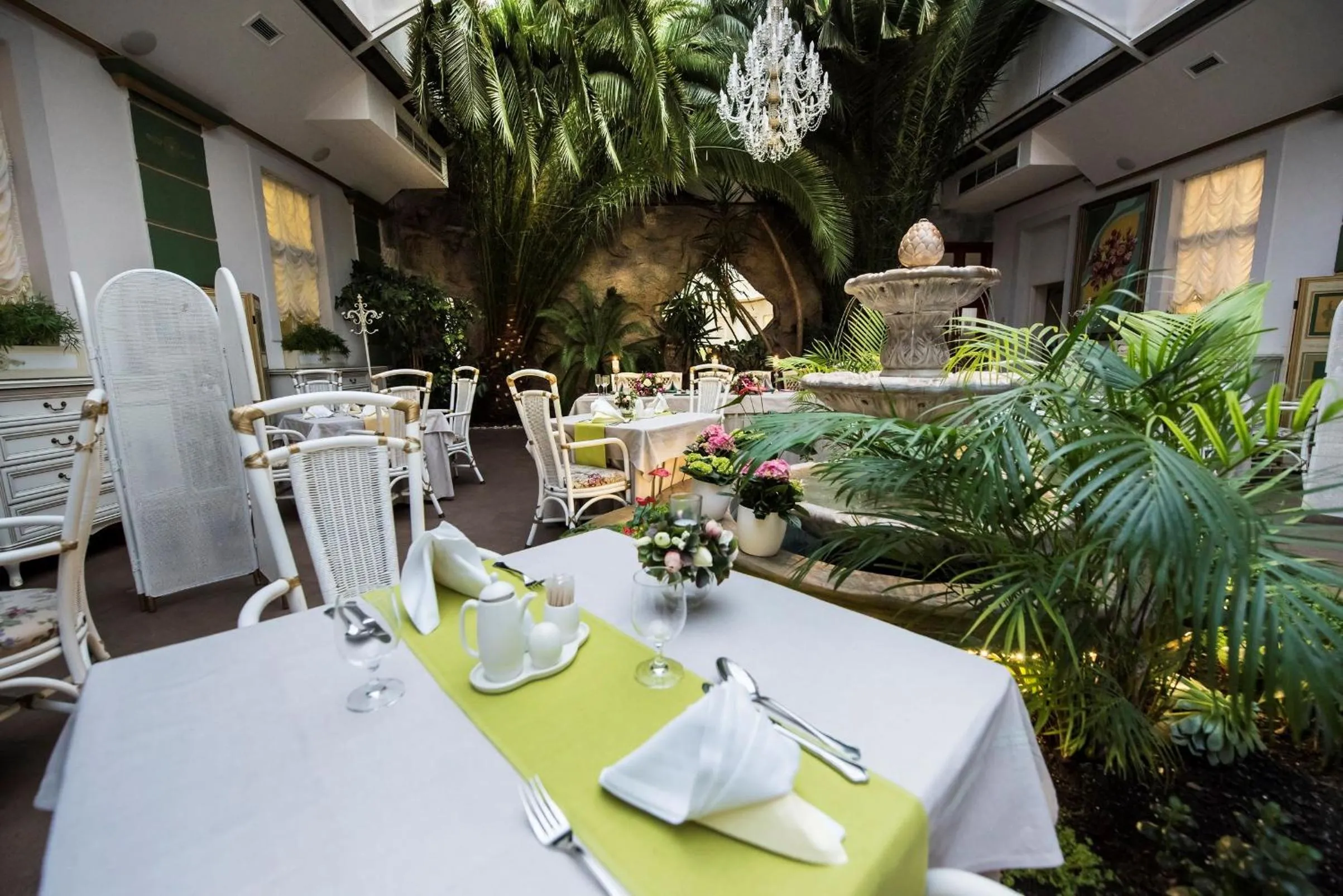 Restaurant/places to eat in Golden Royal Boutique Hotel & Spa