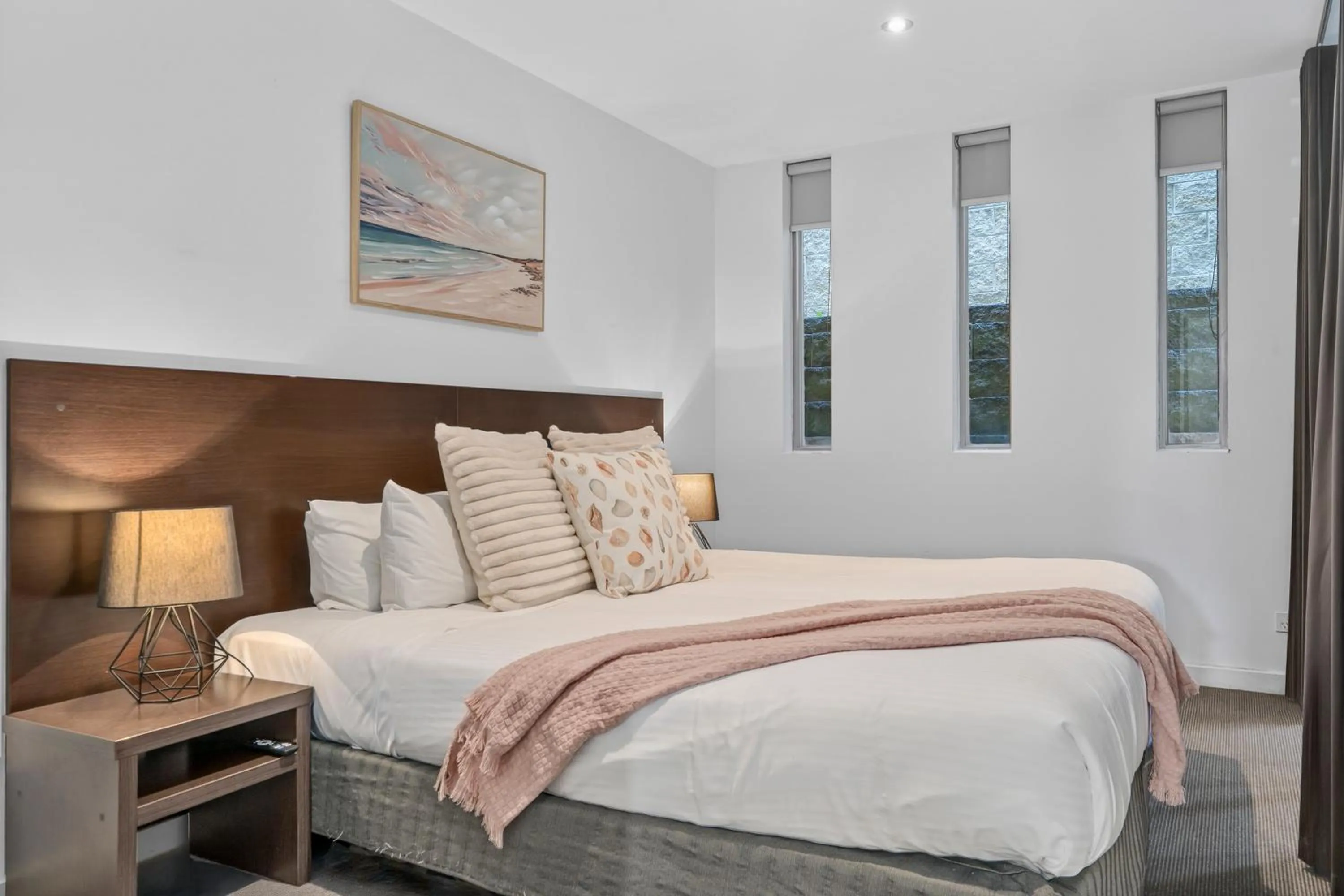 Bedroom, Bed in The Dolphin Apartments