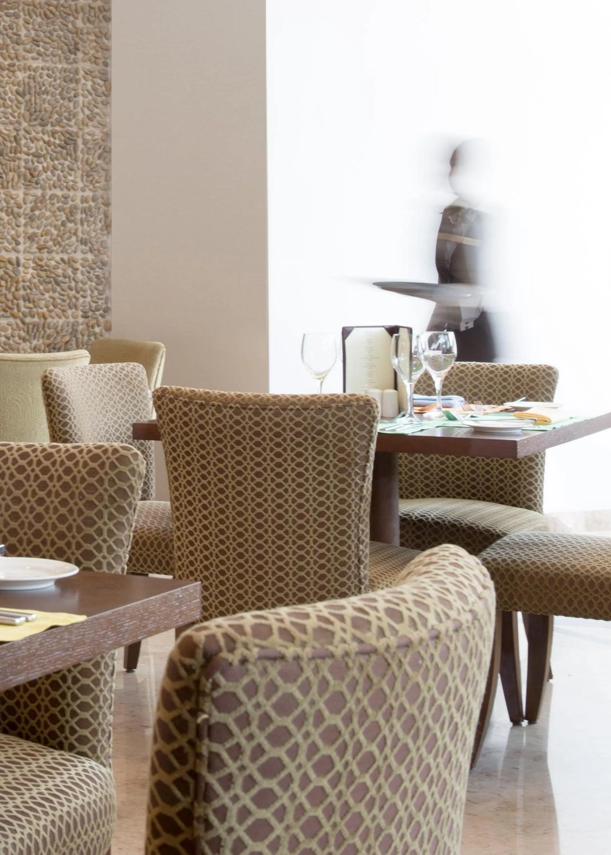 Restaurant/places to eat in Copthorne Hotel Baranan