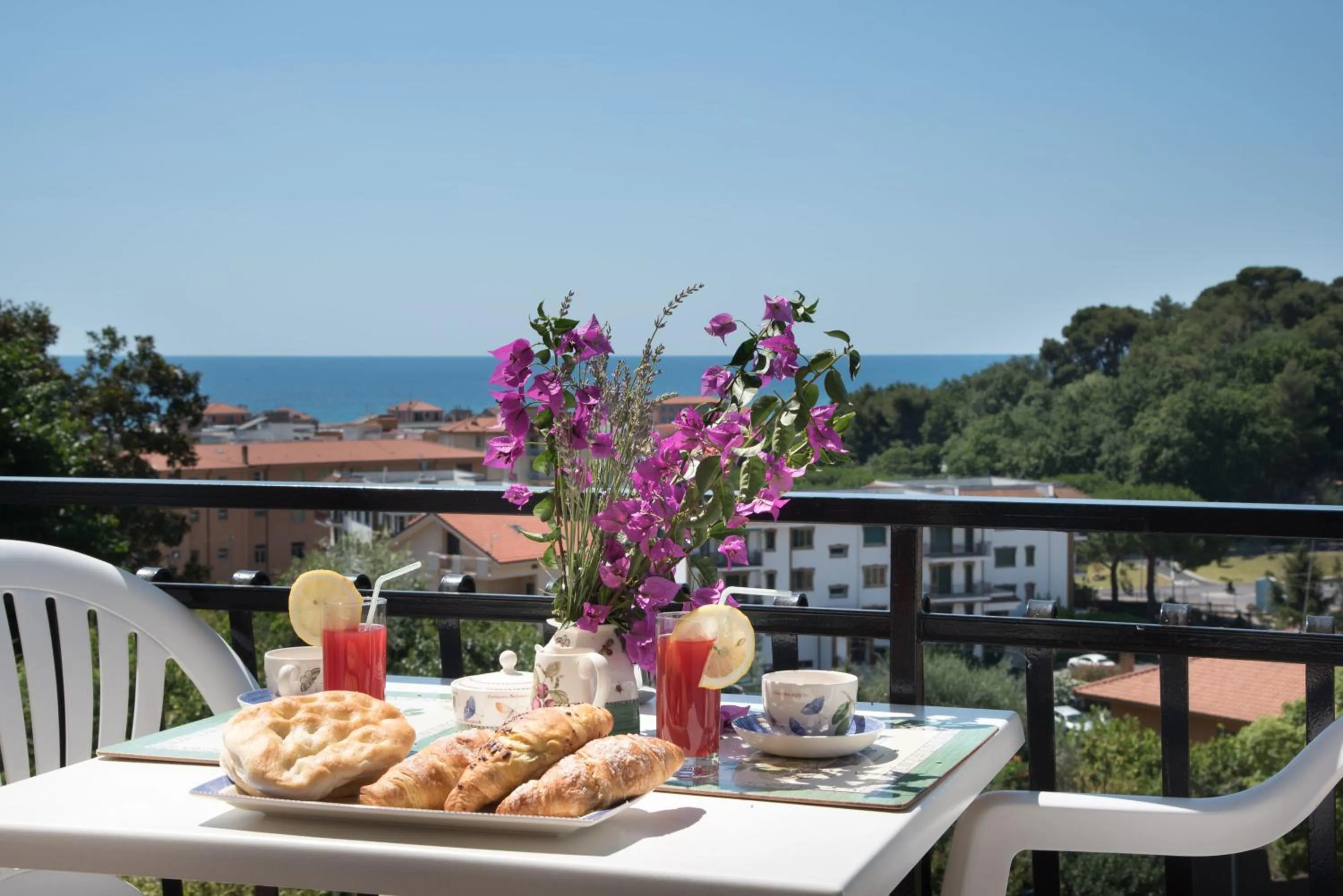 Restaurant/places to eat in Residence Oleandro