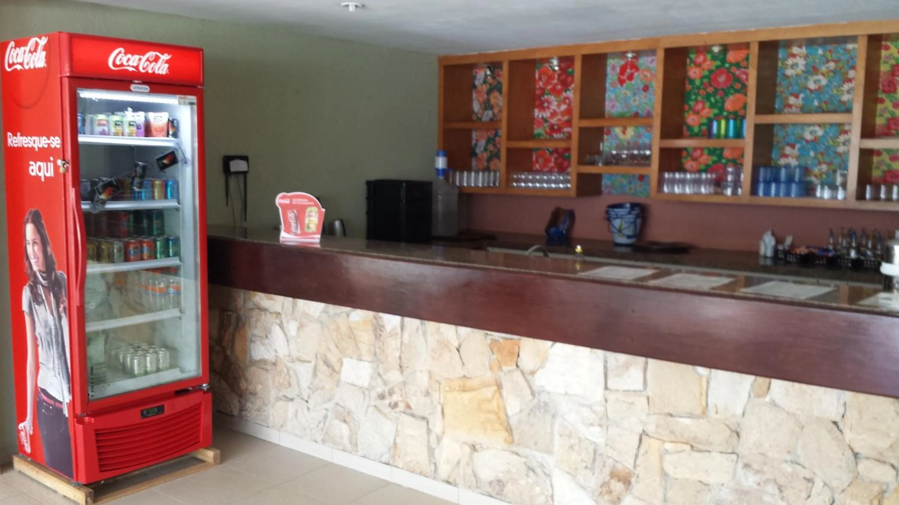 Restaurant/places to eat in Marupiara Suites Flats