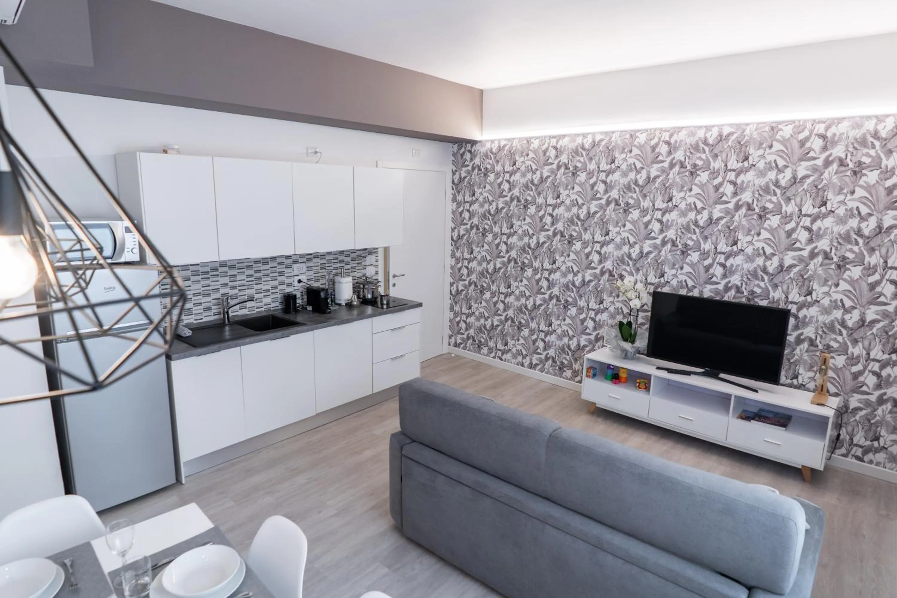 Communal lounge/ TV room in Dolce Notte Apartments