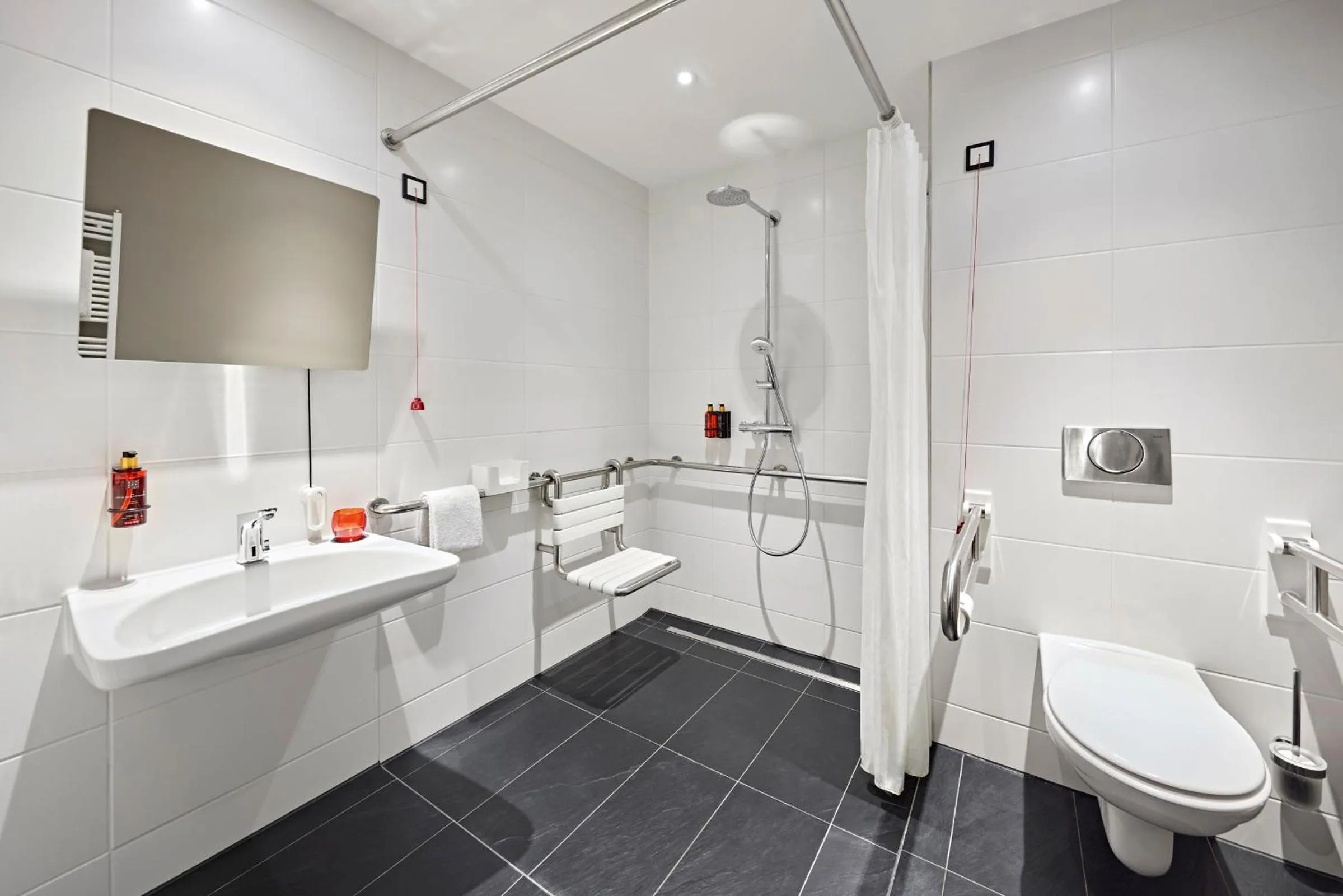 Shower in LÉGÈRE HOTEL Tuttlingen