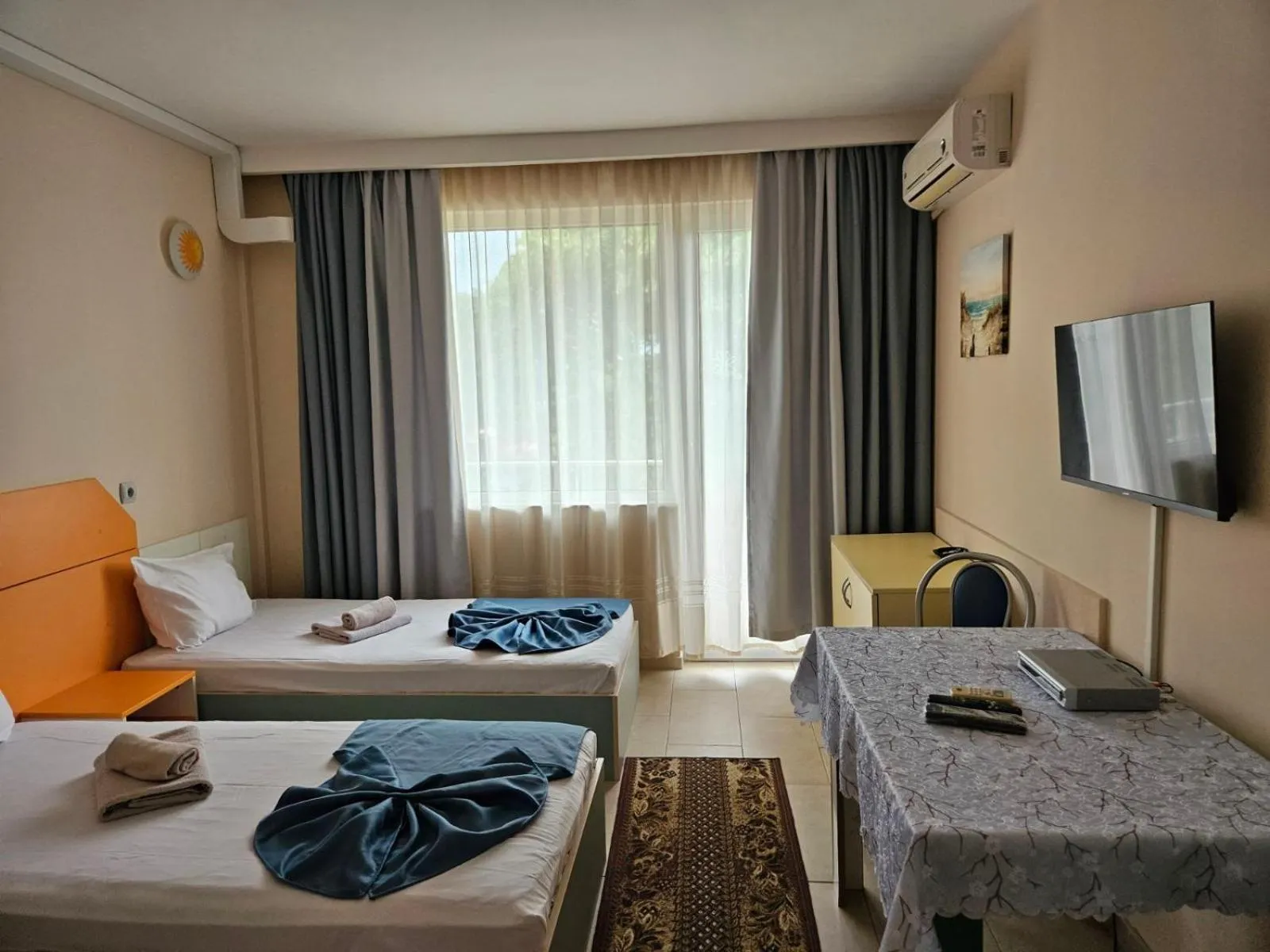 Bedroom, Bed in Paralax Hotel