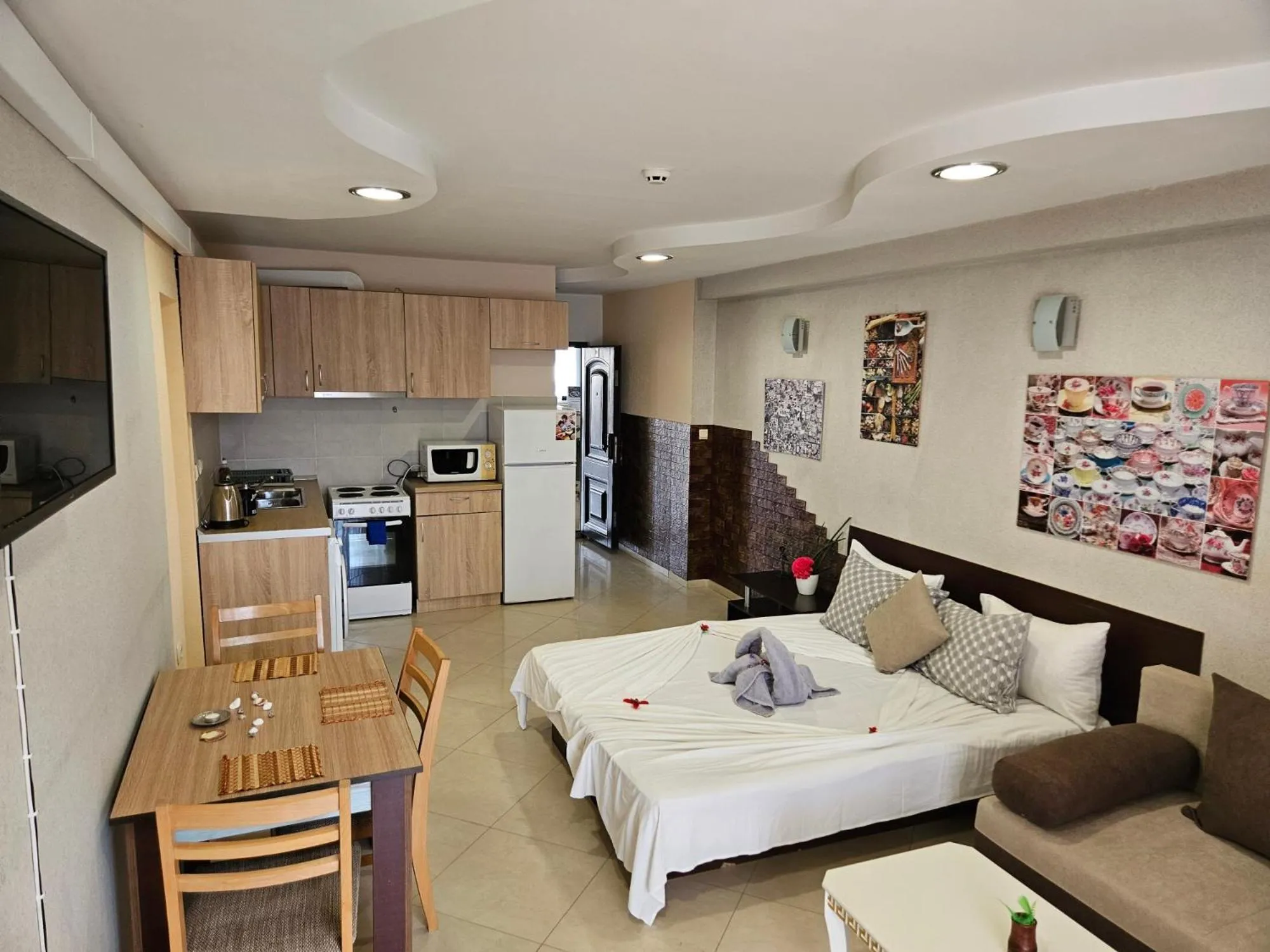 Kitchen or kitchenette in Paralax Hotel