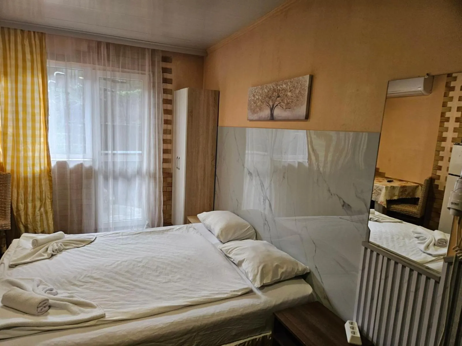 Bedroom, Bed in Paralax Hotel