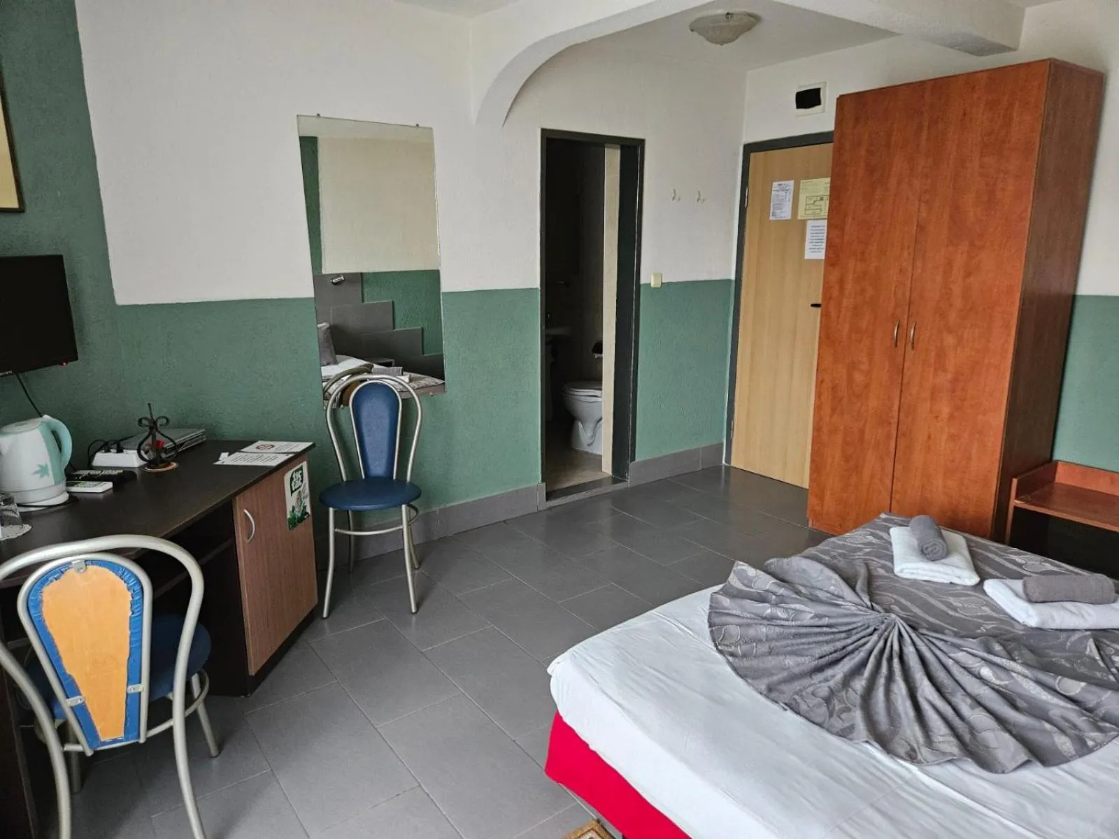 Bedroom, Bed in Paralax Hotel