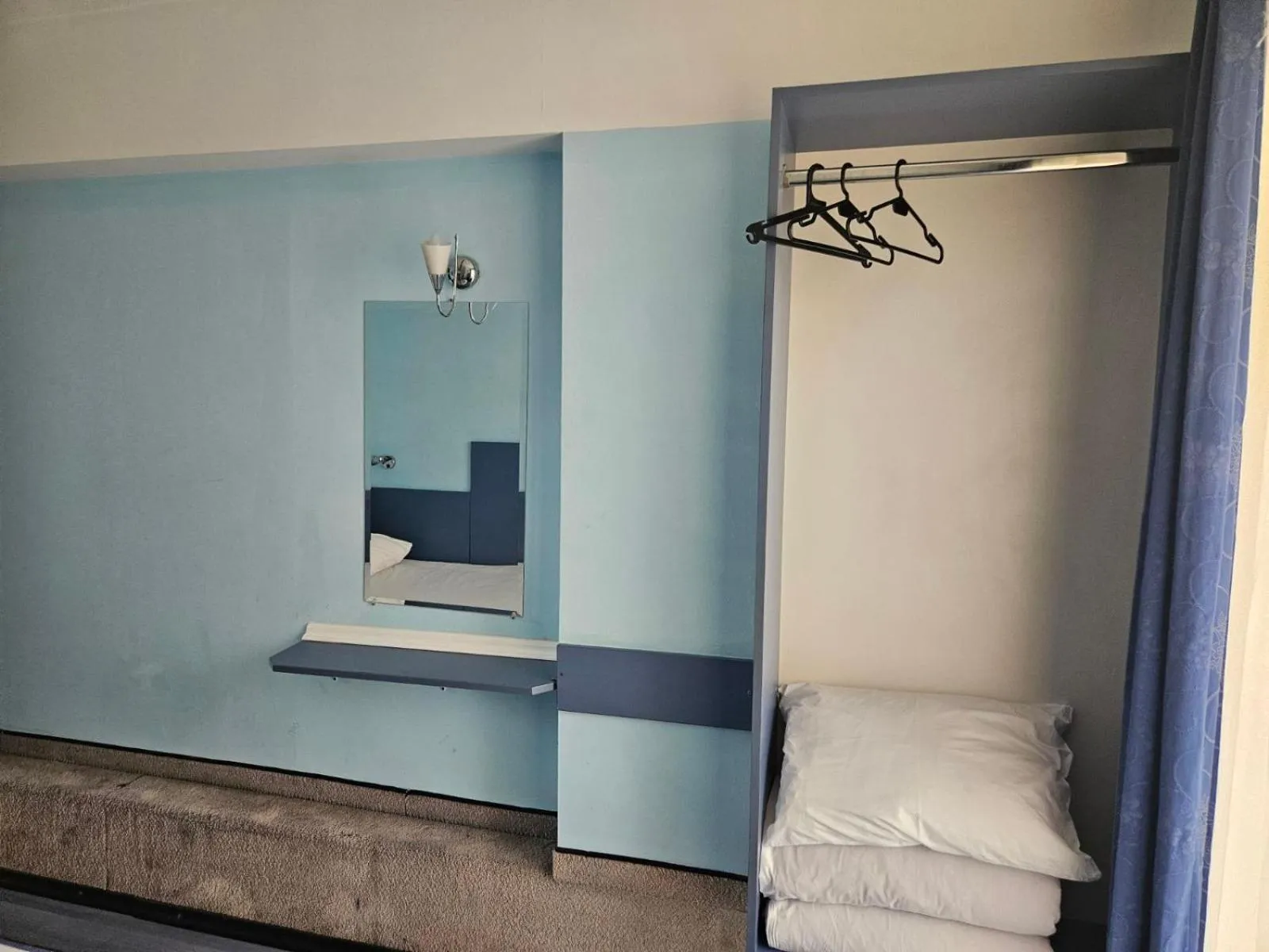 wardrobe, Bed in Paralax Hotel