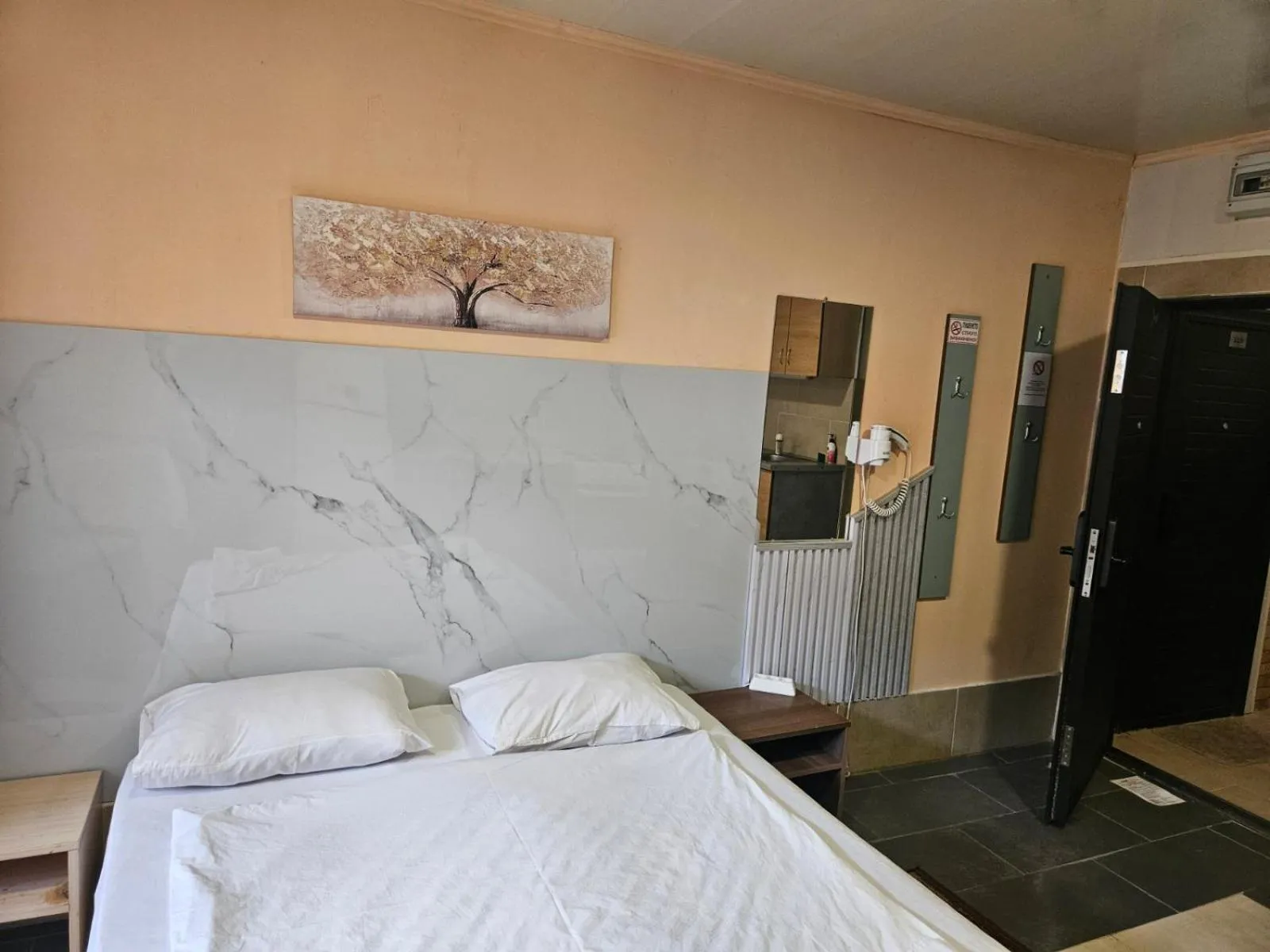 Bedroom, Bed in Paralax Hotel