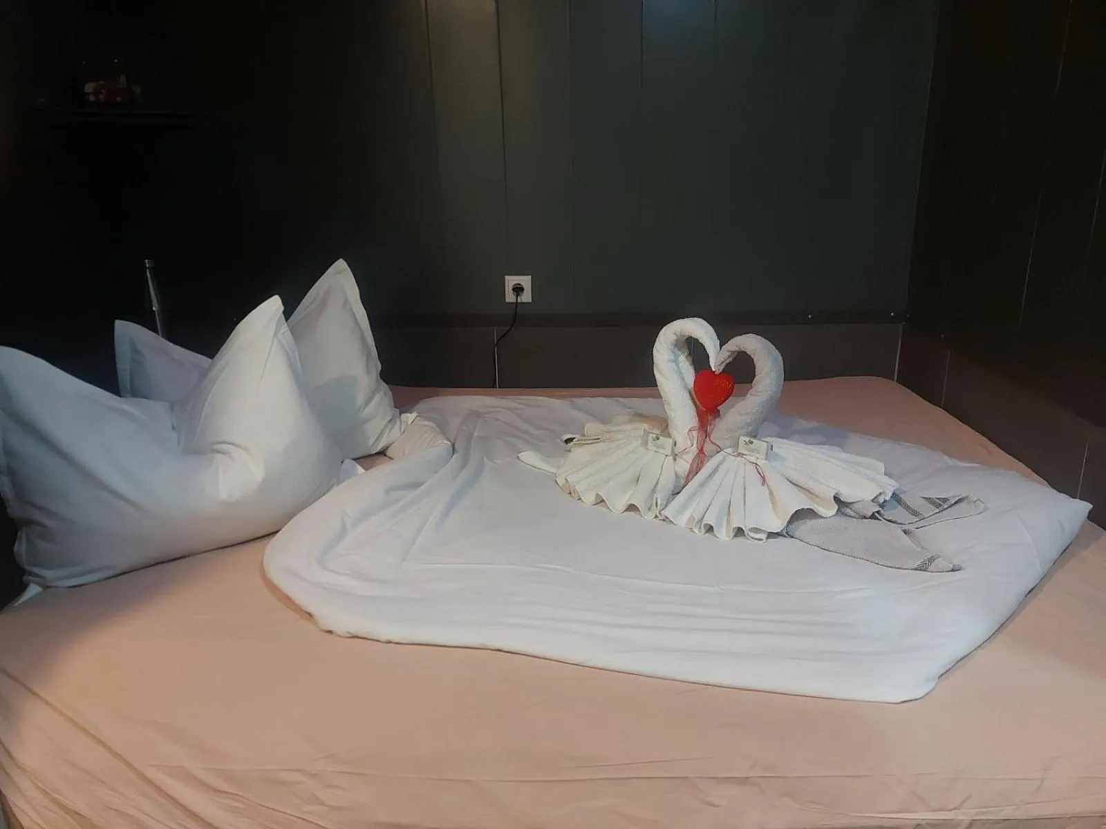 Bedroom, Bed in Paralax Hotel