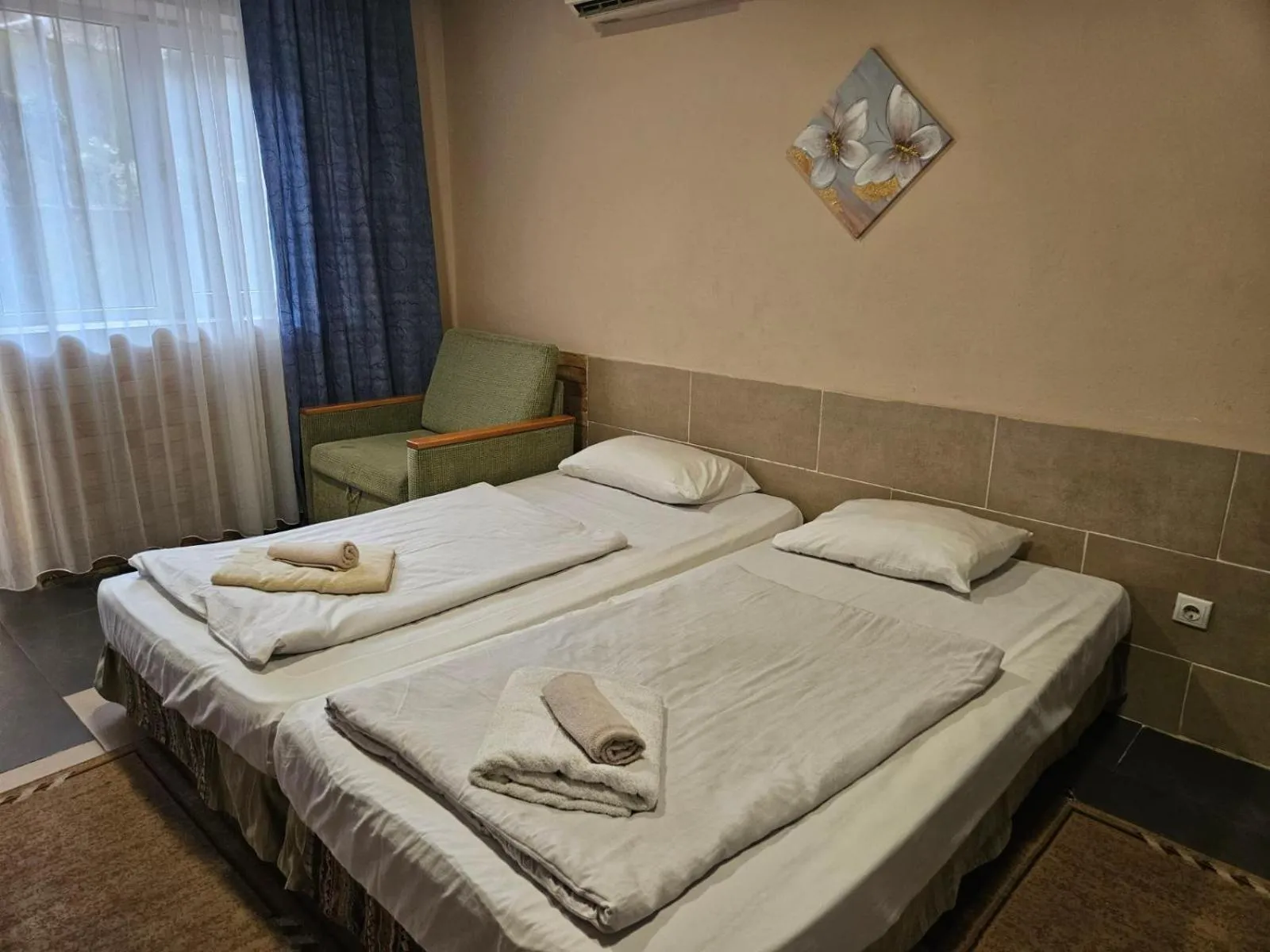 Bedroom, Bed in Paralax Hotel