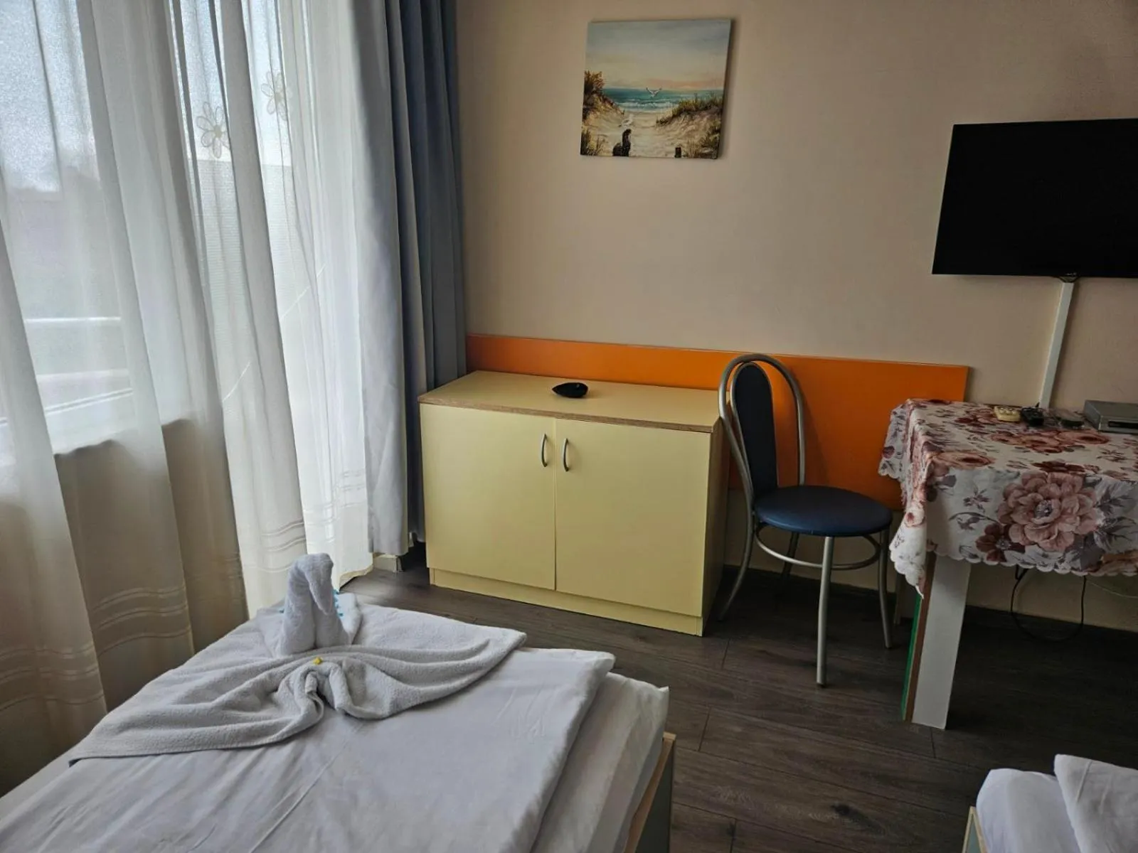 wardrobe, Bed in Paralax Hotel