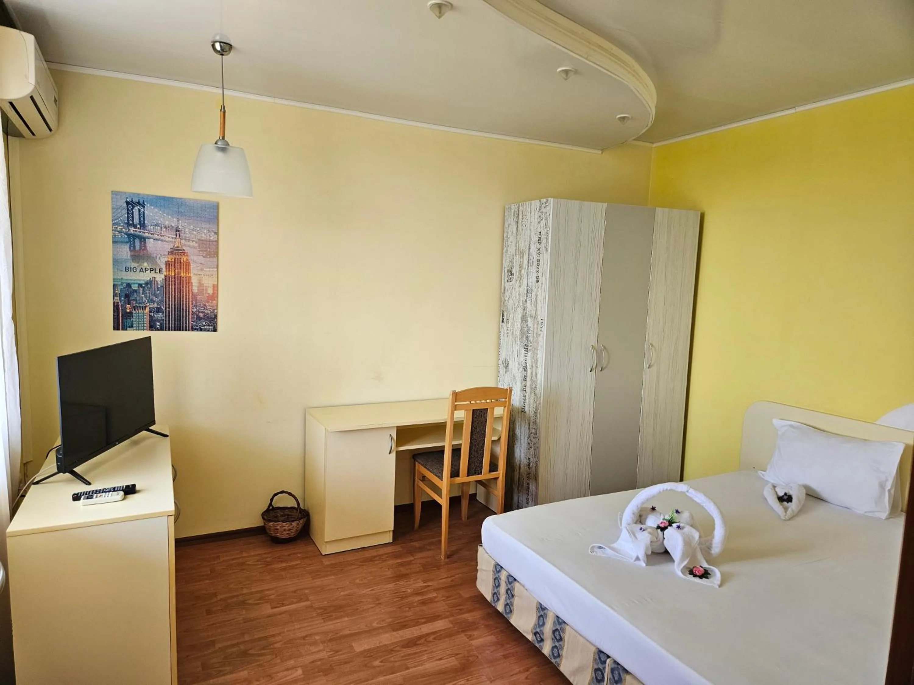 Bedroom, Bed in Paralax Hotel