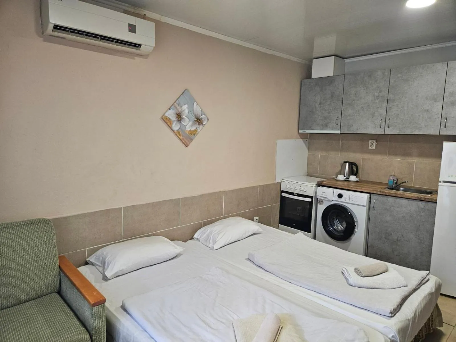 Bedroom, Bed in Paralax Hotel