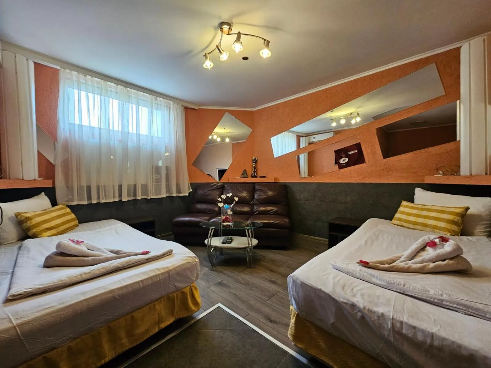 Bedroom, Bed in Paralax Hotel