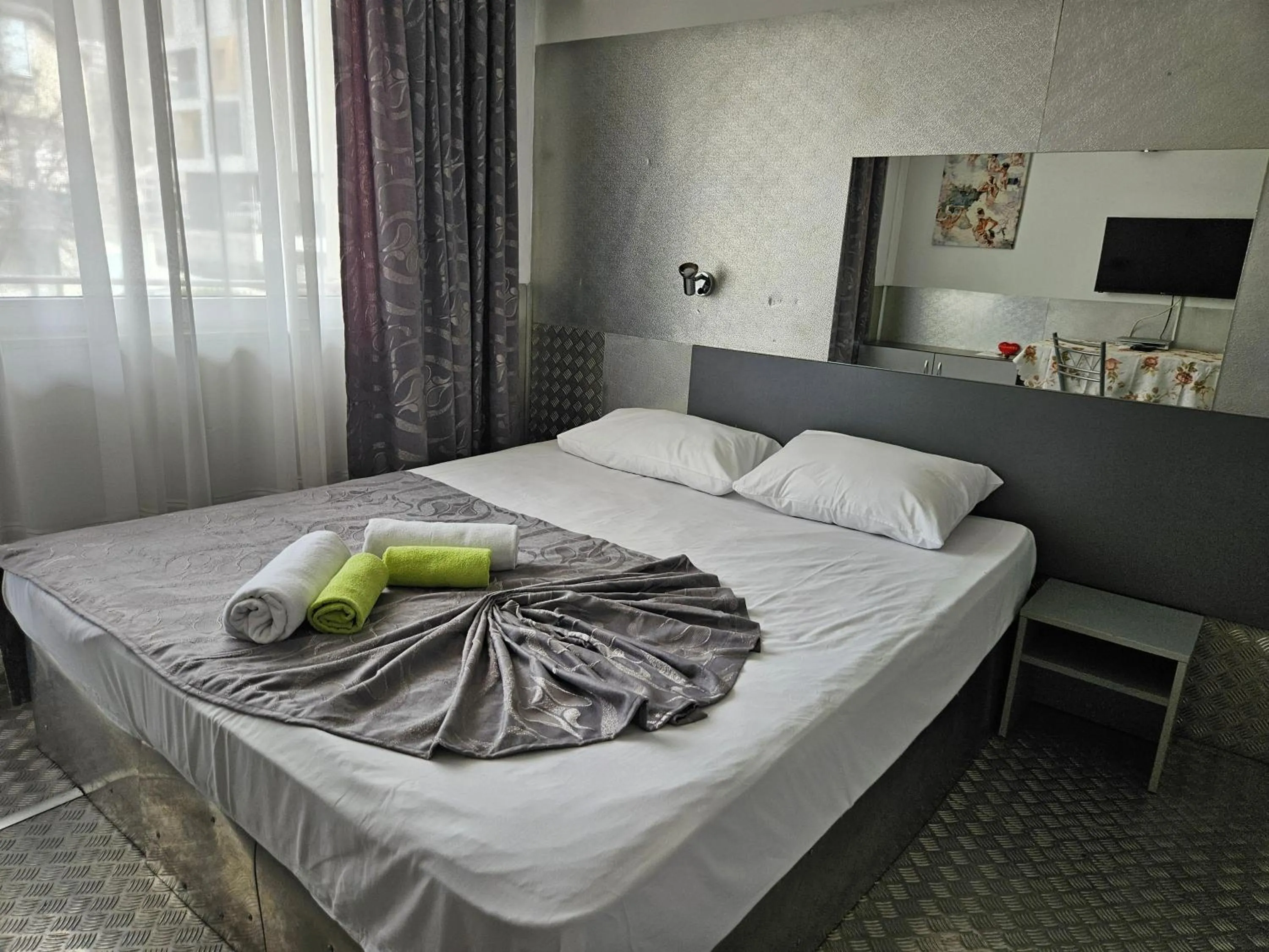 Bedroom, Bed in Paralax Hotel