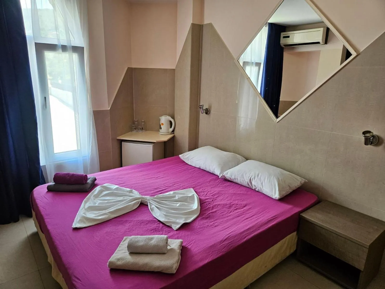 Bedroom, Bed in Paralax Hotel