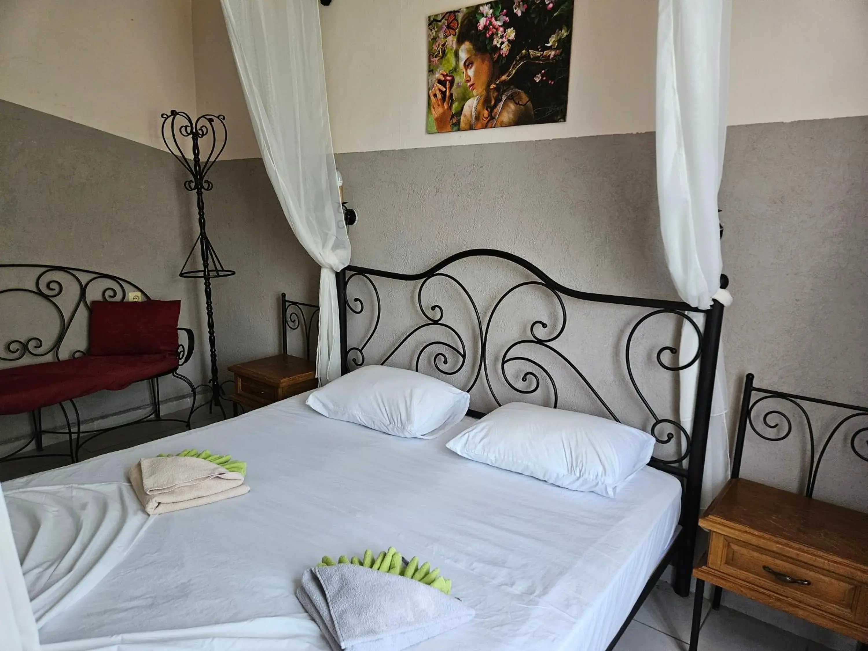 Standard Double or Twin Room in Paralax Hotel Standard Double or Twin Room in Paralax Hotel