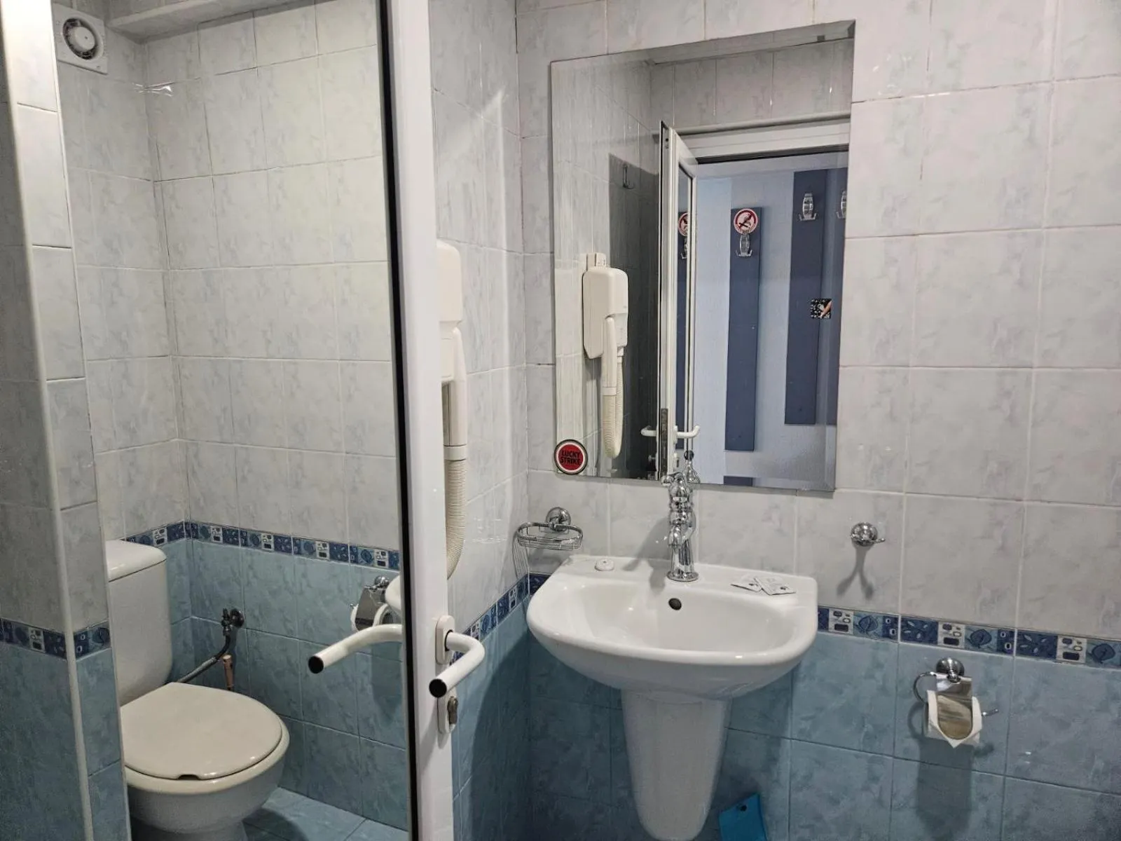 Bathroom in Paralax Hotel