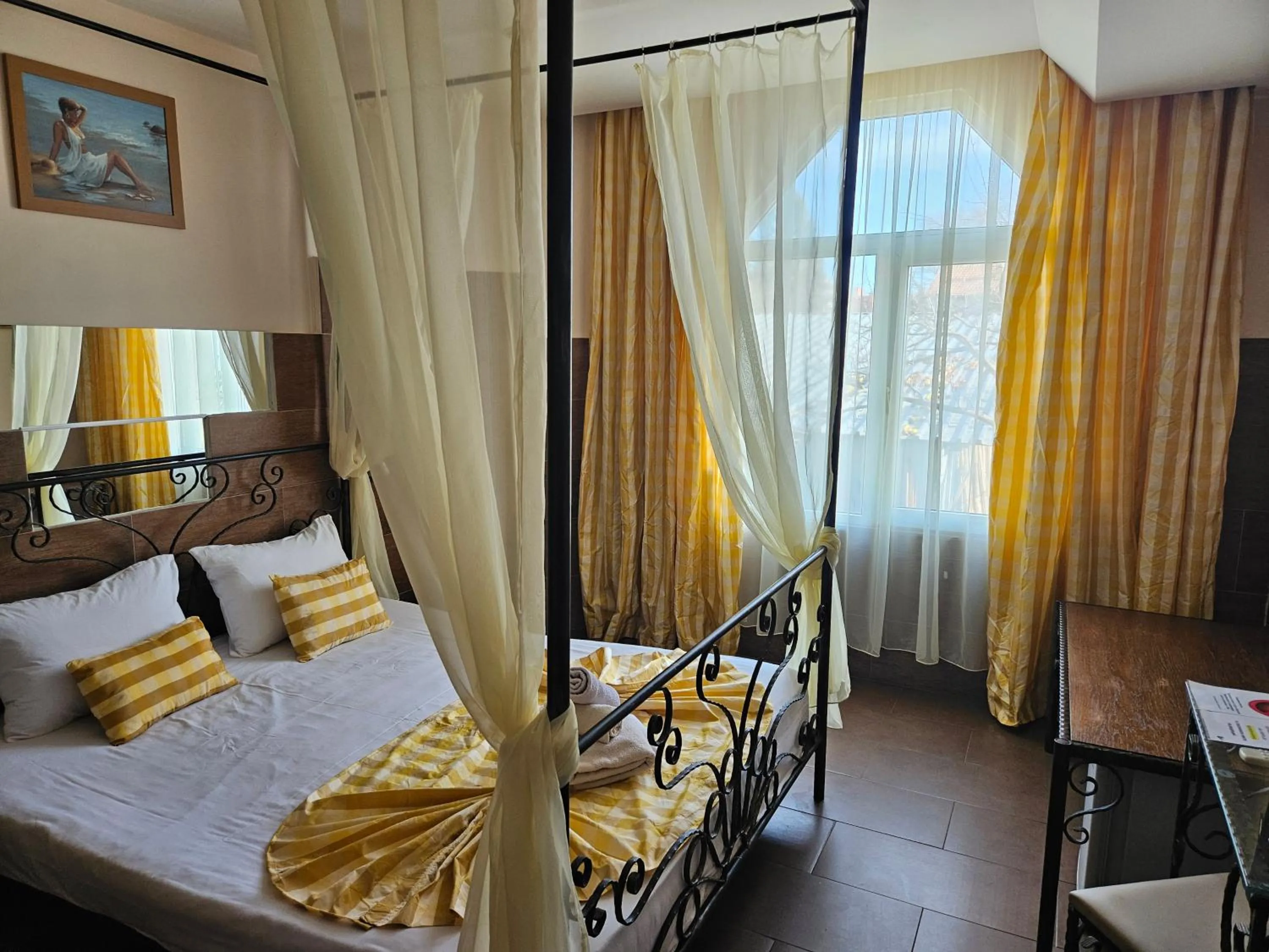 Bedroom, Bed in Paralax Hotel