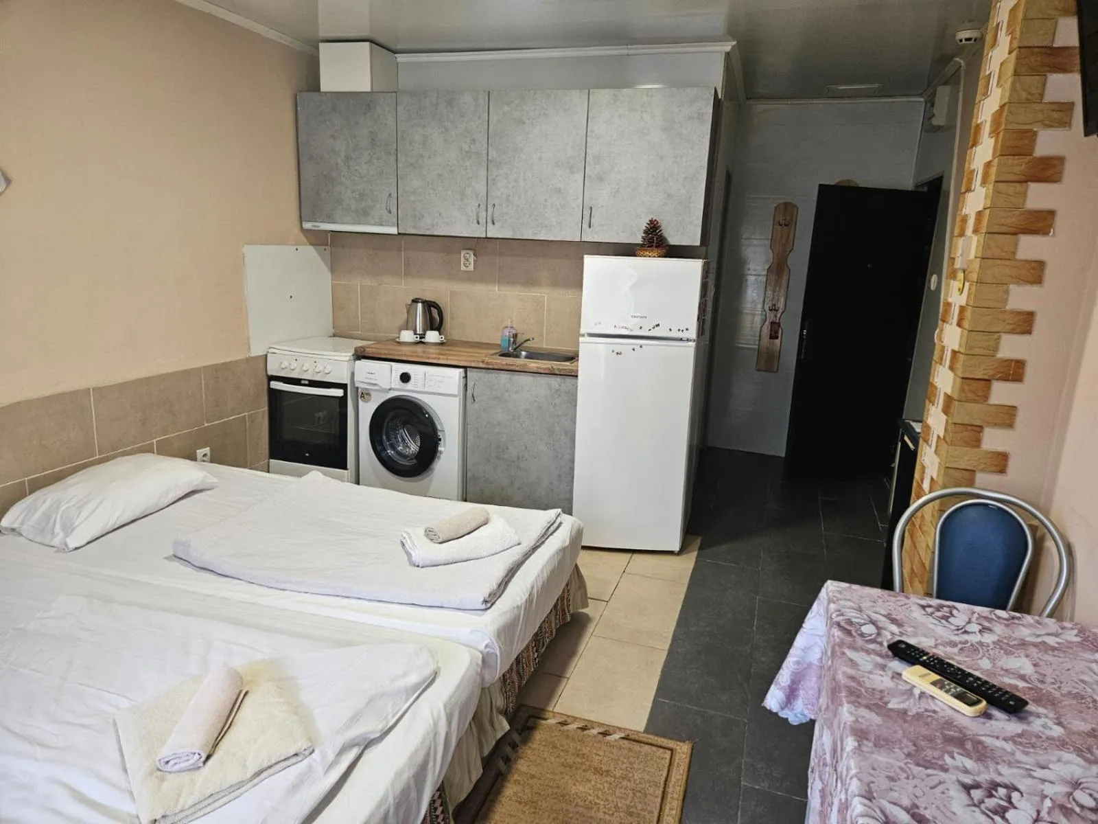 Bedroom, Bed in Paralax Hotel