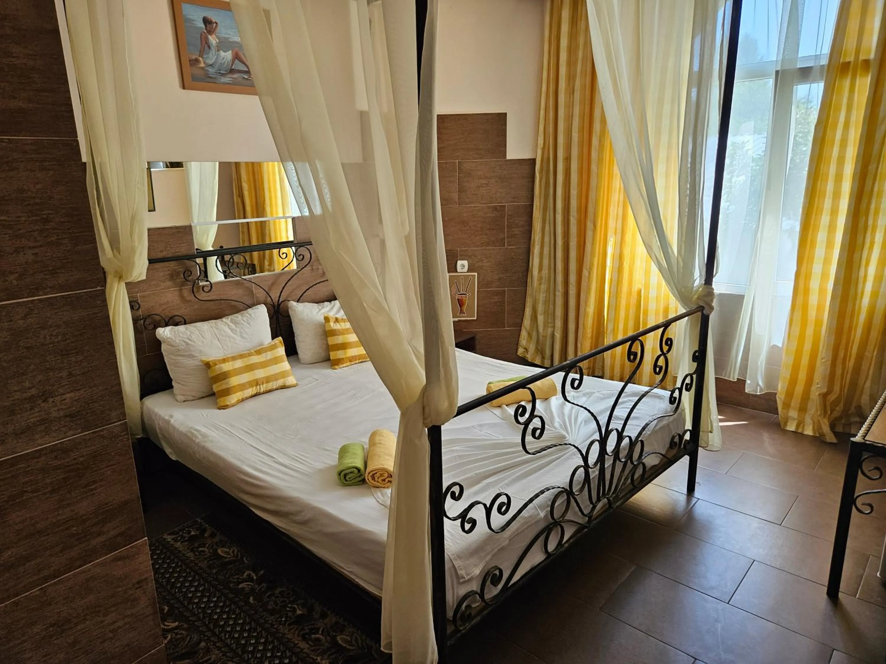 Bedroom, Bed in Paralax Hotel