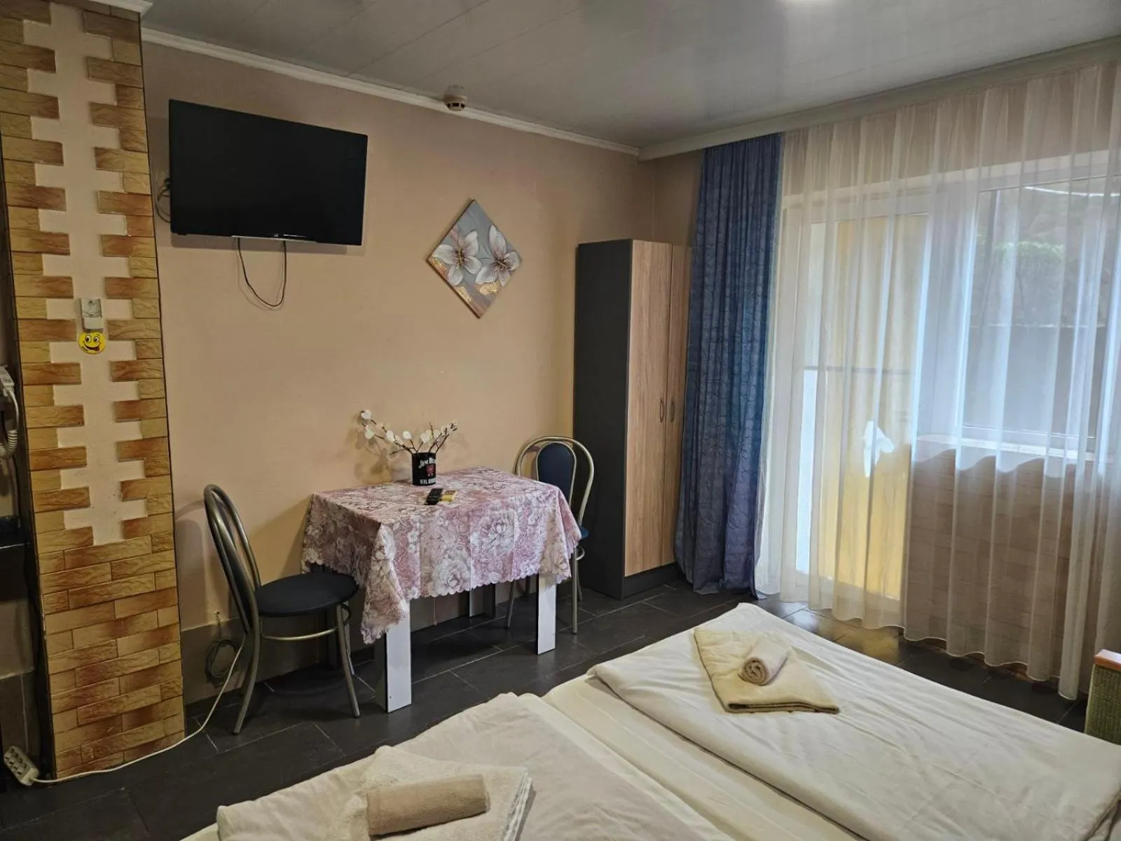 Bedroom, Bed in Paralax Hotel