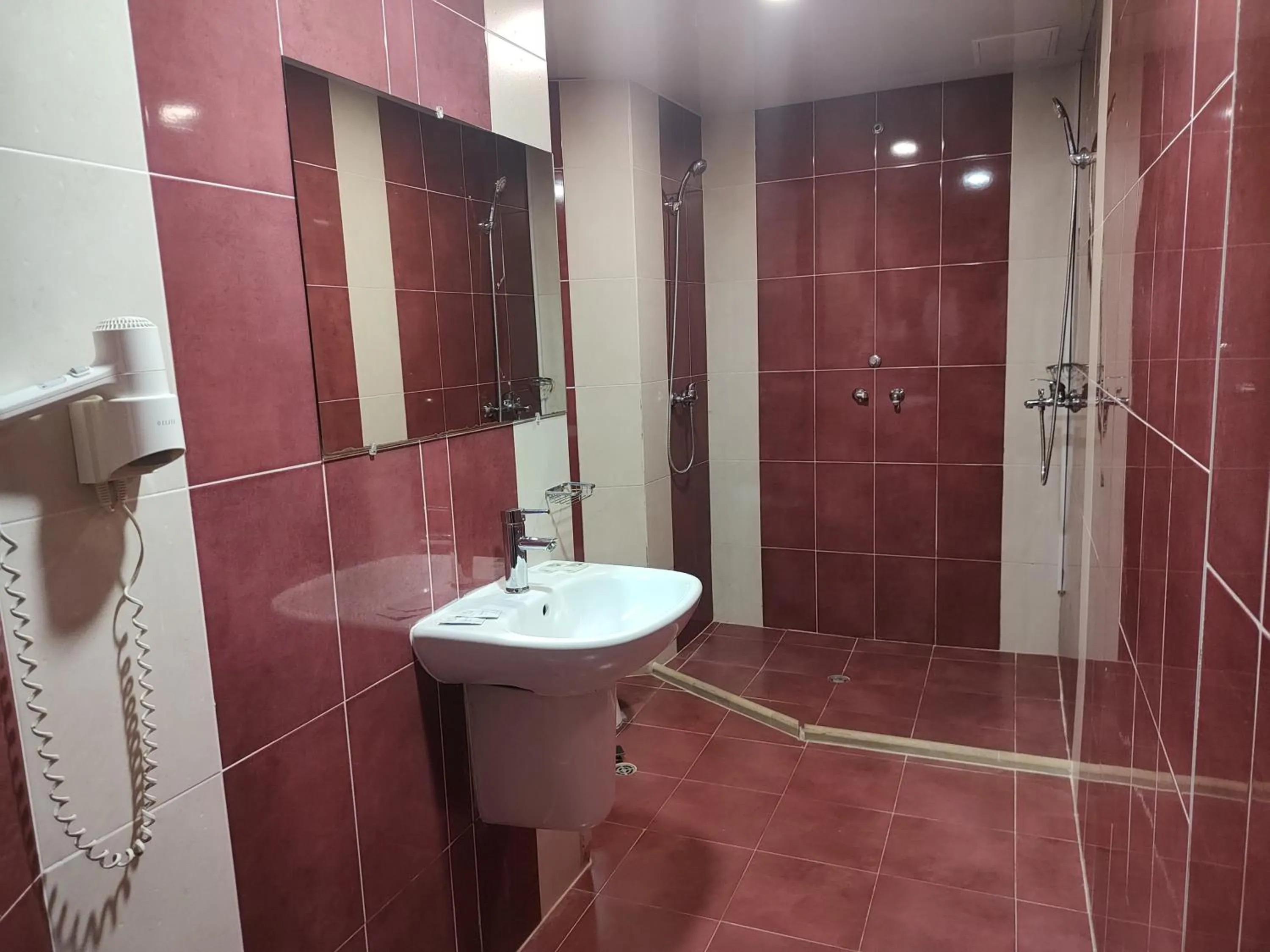 Shower in Paralax Hotel