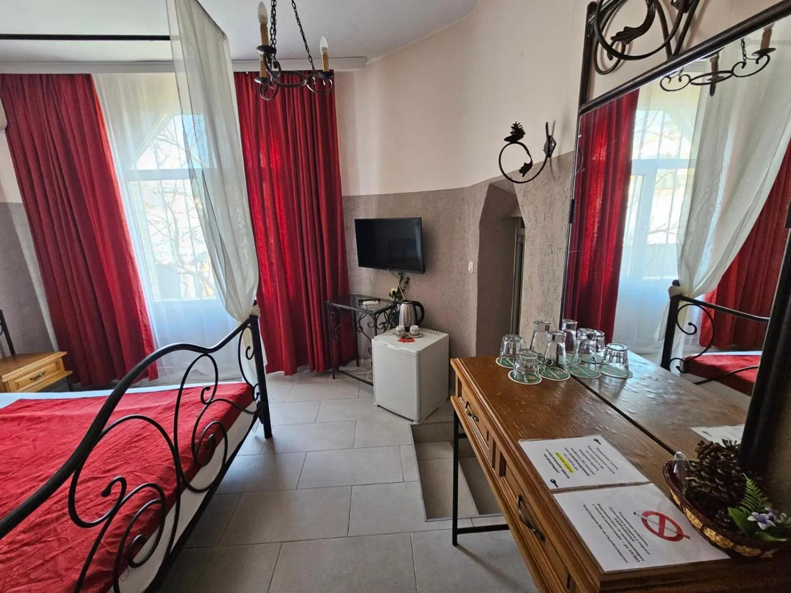 Bedroom, Bed in Paralax Hotel