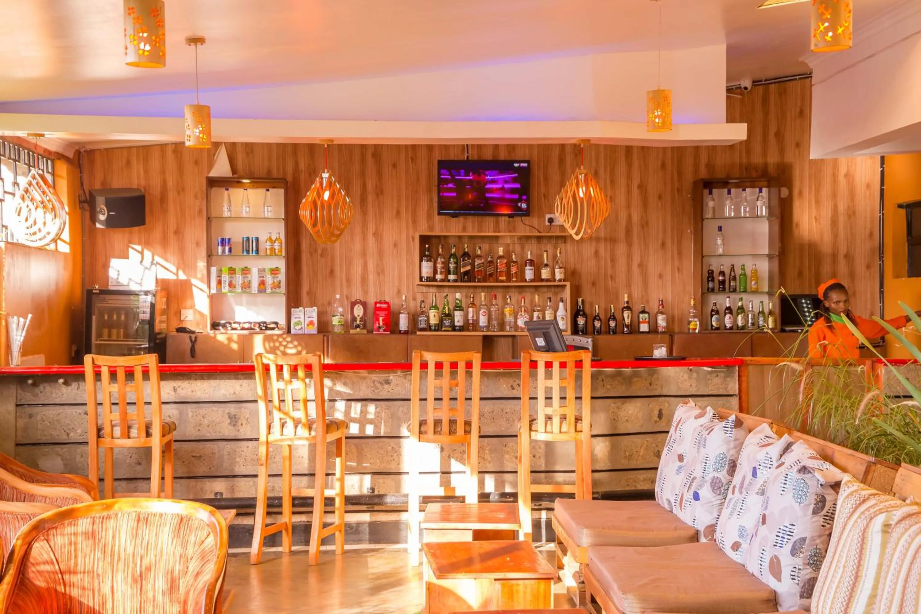 Lounge or bar in Maple Inn Hotel