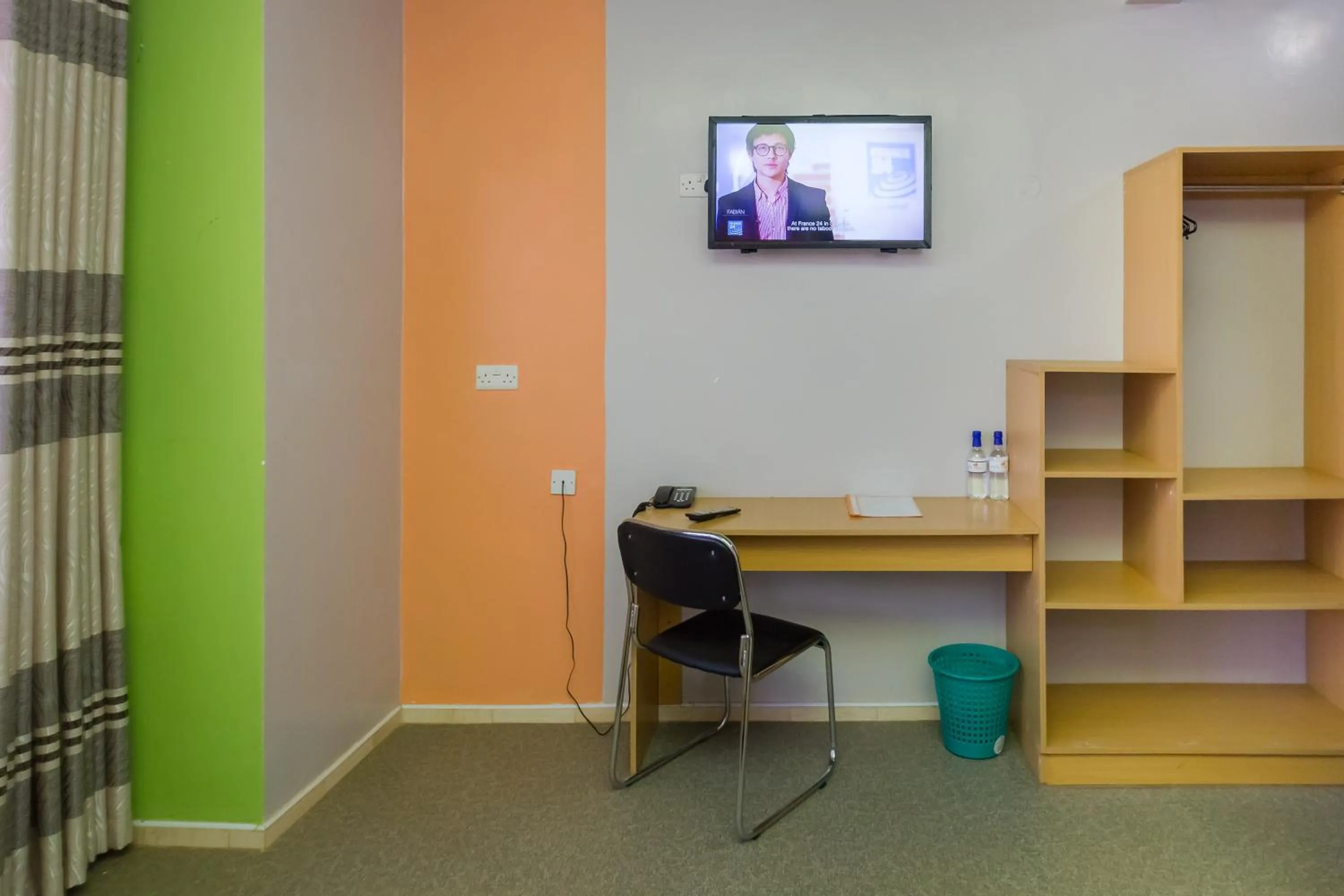 TV and multimedia in Maple Inn Hotel