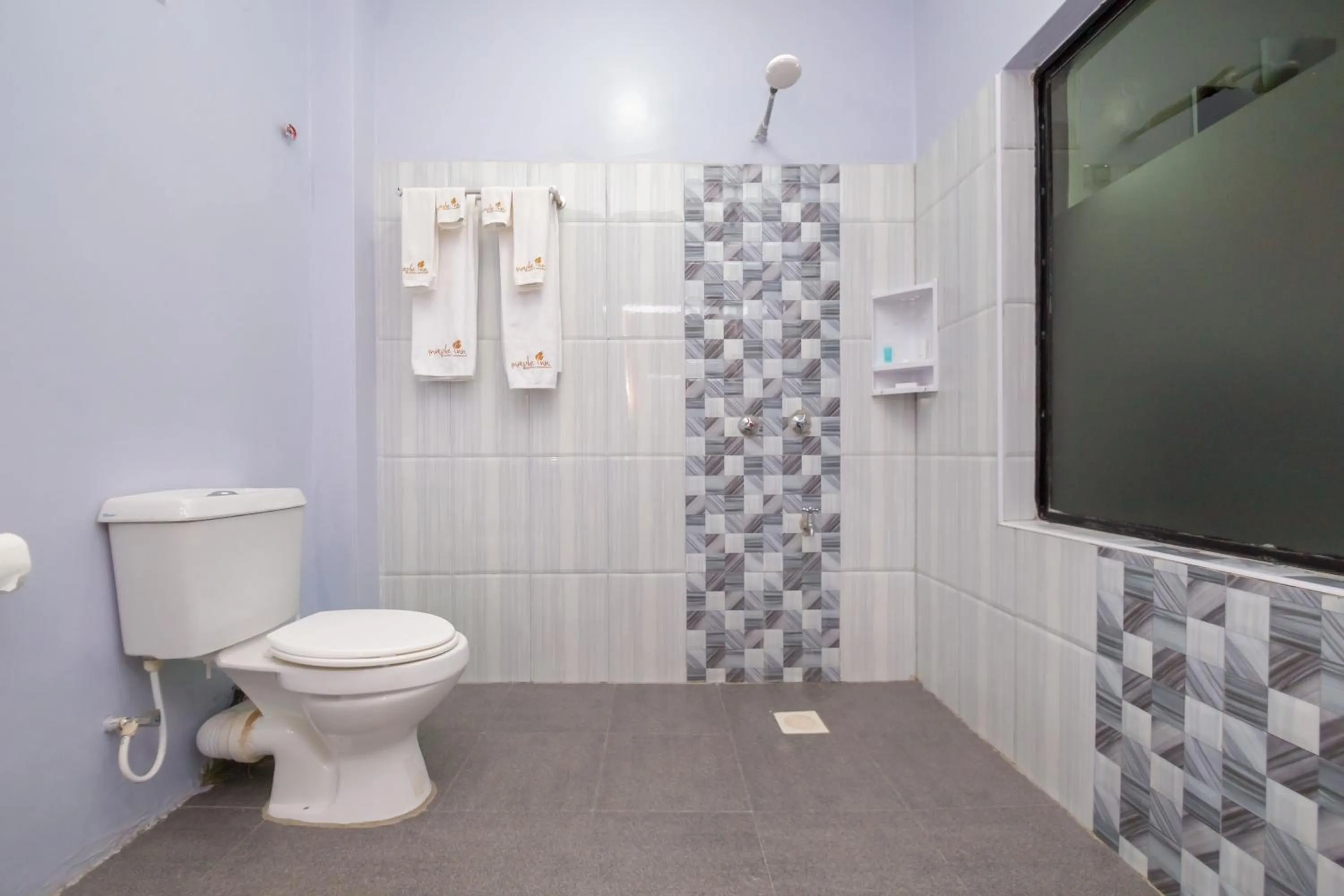 Bathroom in Maple Inn Hotel