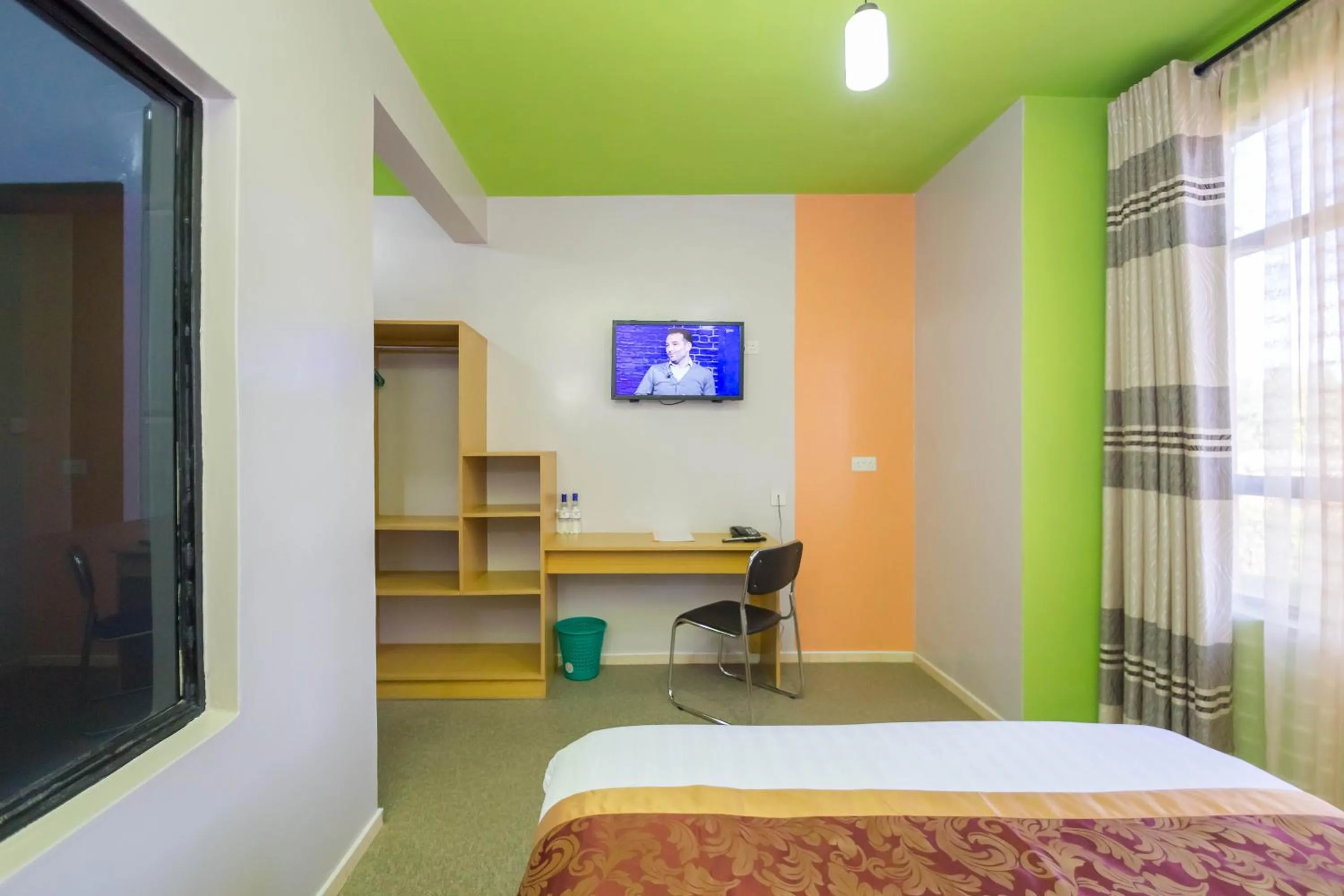 TV and multimedia, Bed in Maple Inn Hotel