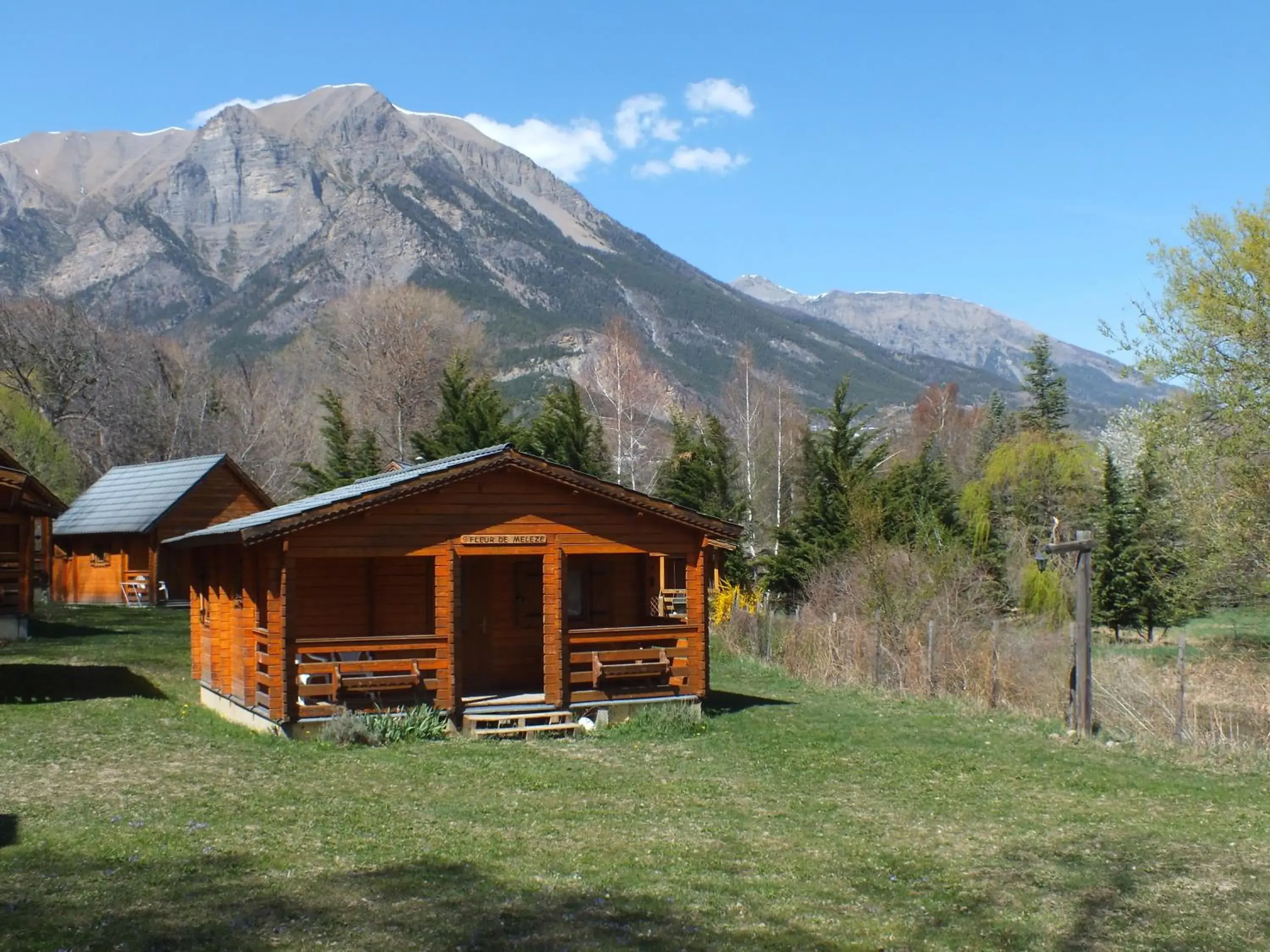 Comfort Chalet in Camping, Hôtel De Plein Air Les Cariamas Comfort Chalet in Camping, Hôtel De Plein Air Les Cariamas