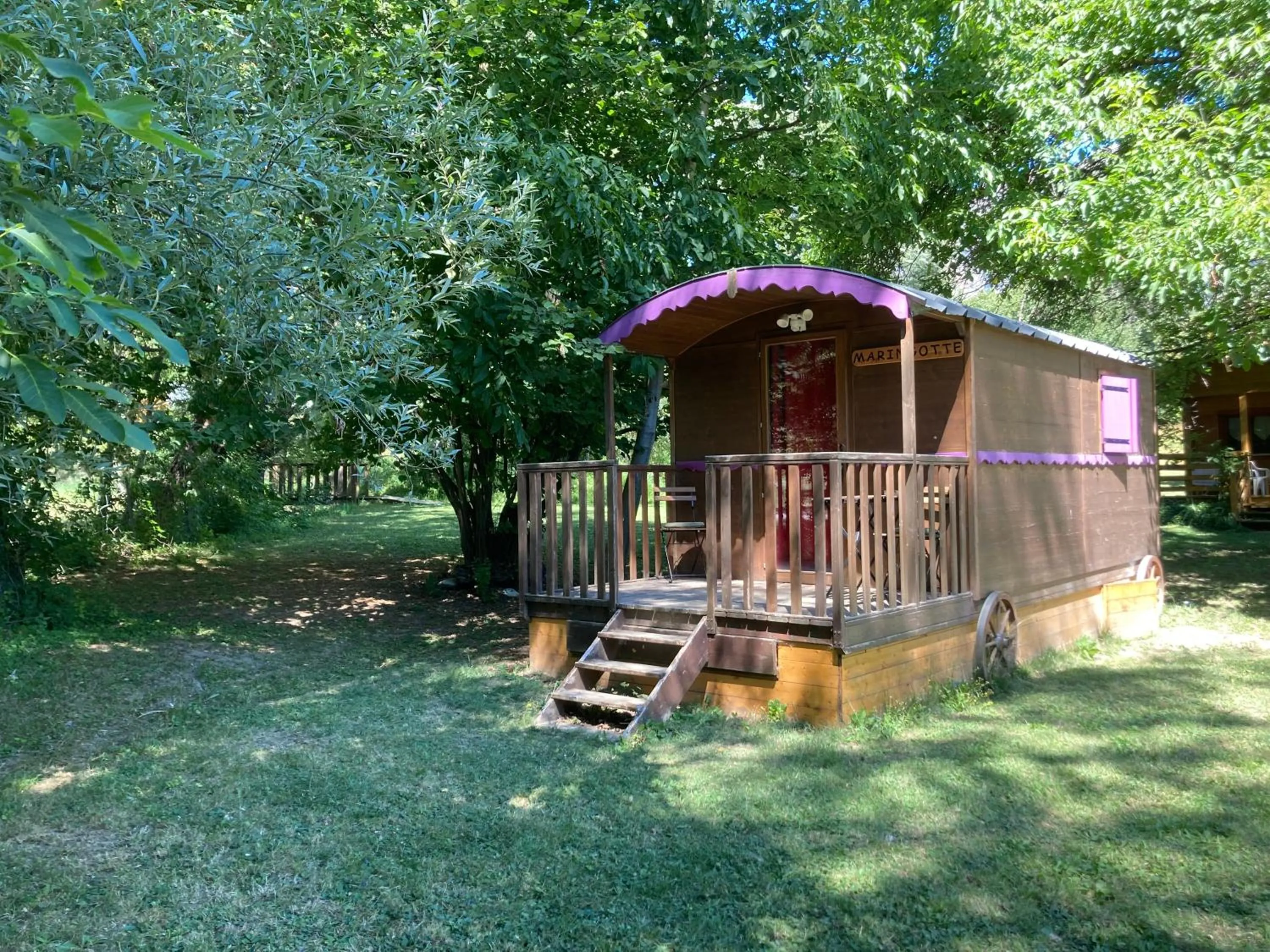 Camping, Hôtel De Plein Air Les Cariamas