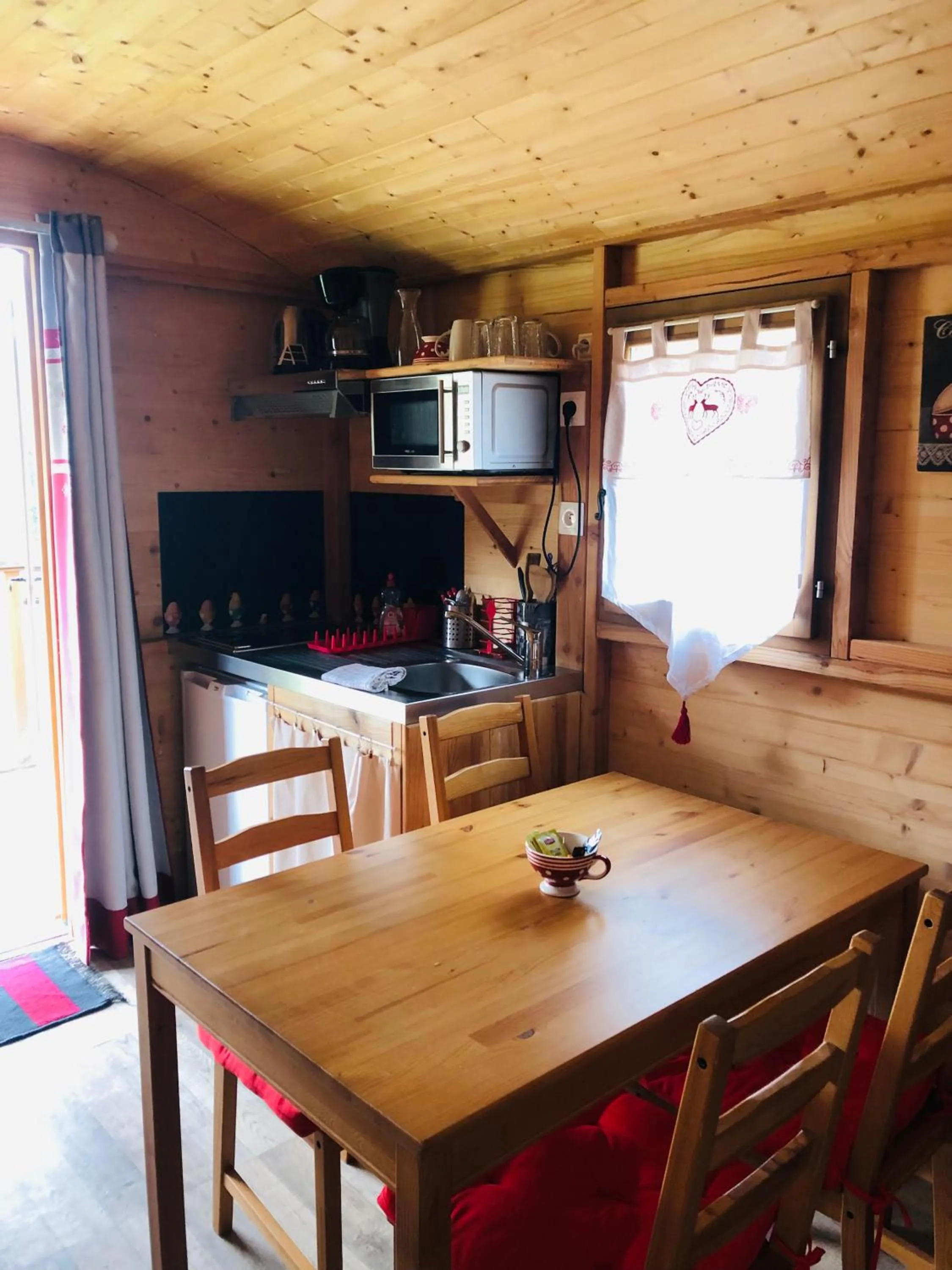 Kitchen or kitchenette in Camping, Hôtel De Plein Air Les Cariamas