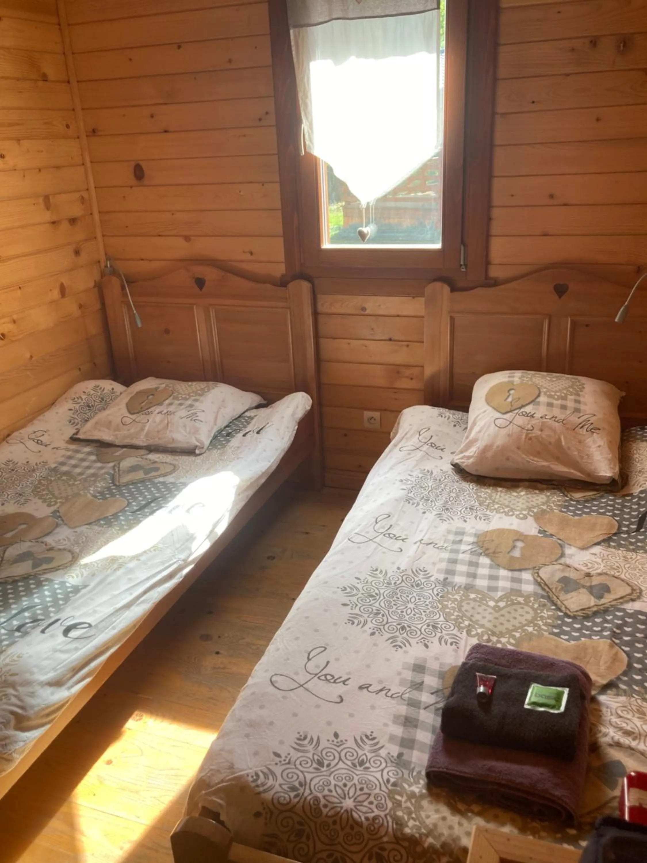 Photo of the whole room, Bed in Camping, Hôtel De Plein Air Les Cariamas