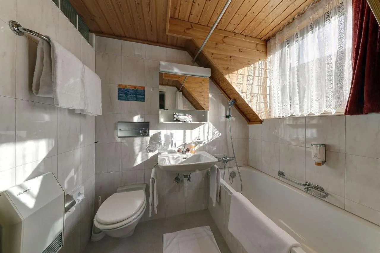 Bathroom in Hotel Schweizerhof Sta Maria