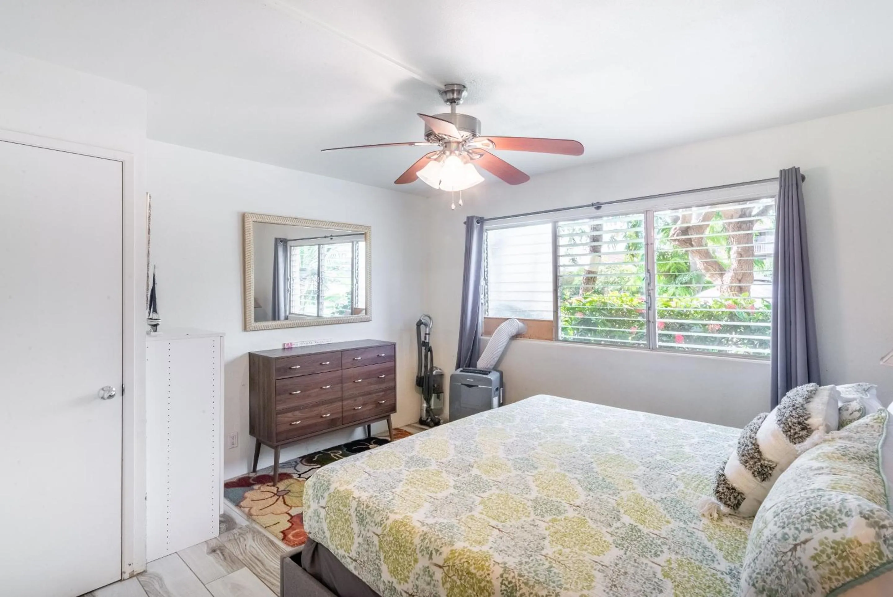 Bed in South Kihei Luxury Condos