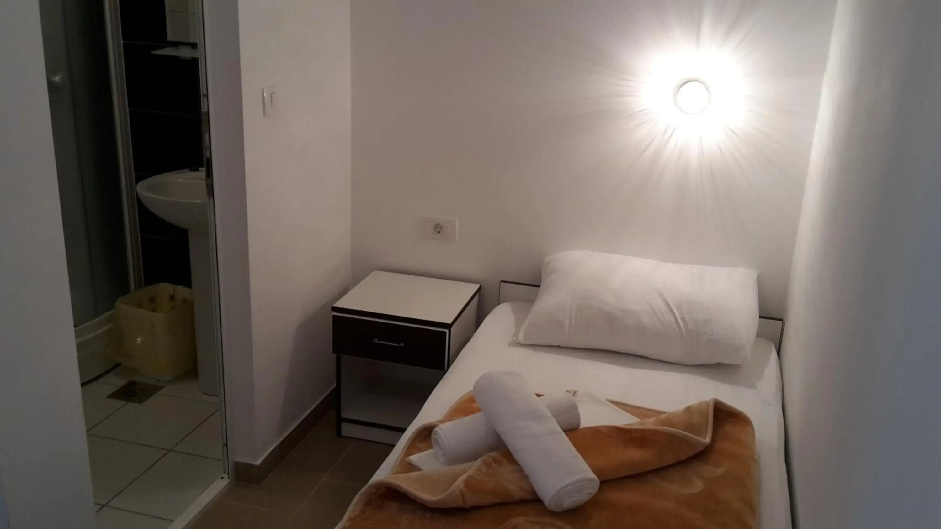 Single Room with Bathroom - single occupancy in Hotel Bajro Medjugorje Single Room with Bathroom - single occupancy in Hotel Bajro Medjugorje