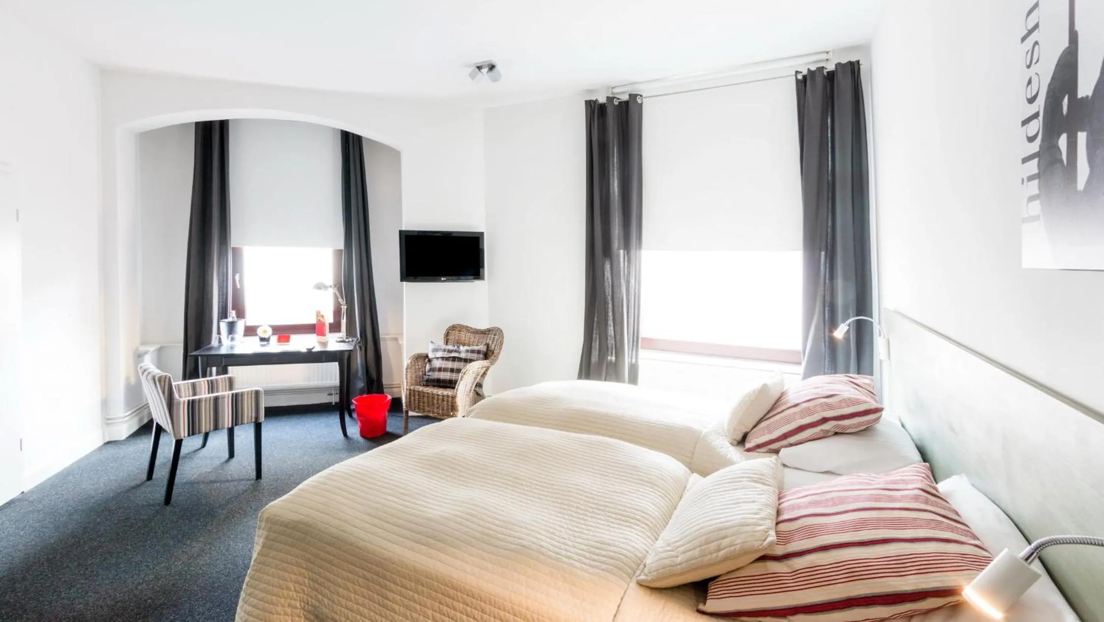 Photo of the whole room, Bed in 1891 Hildesheim Boutique Hotel