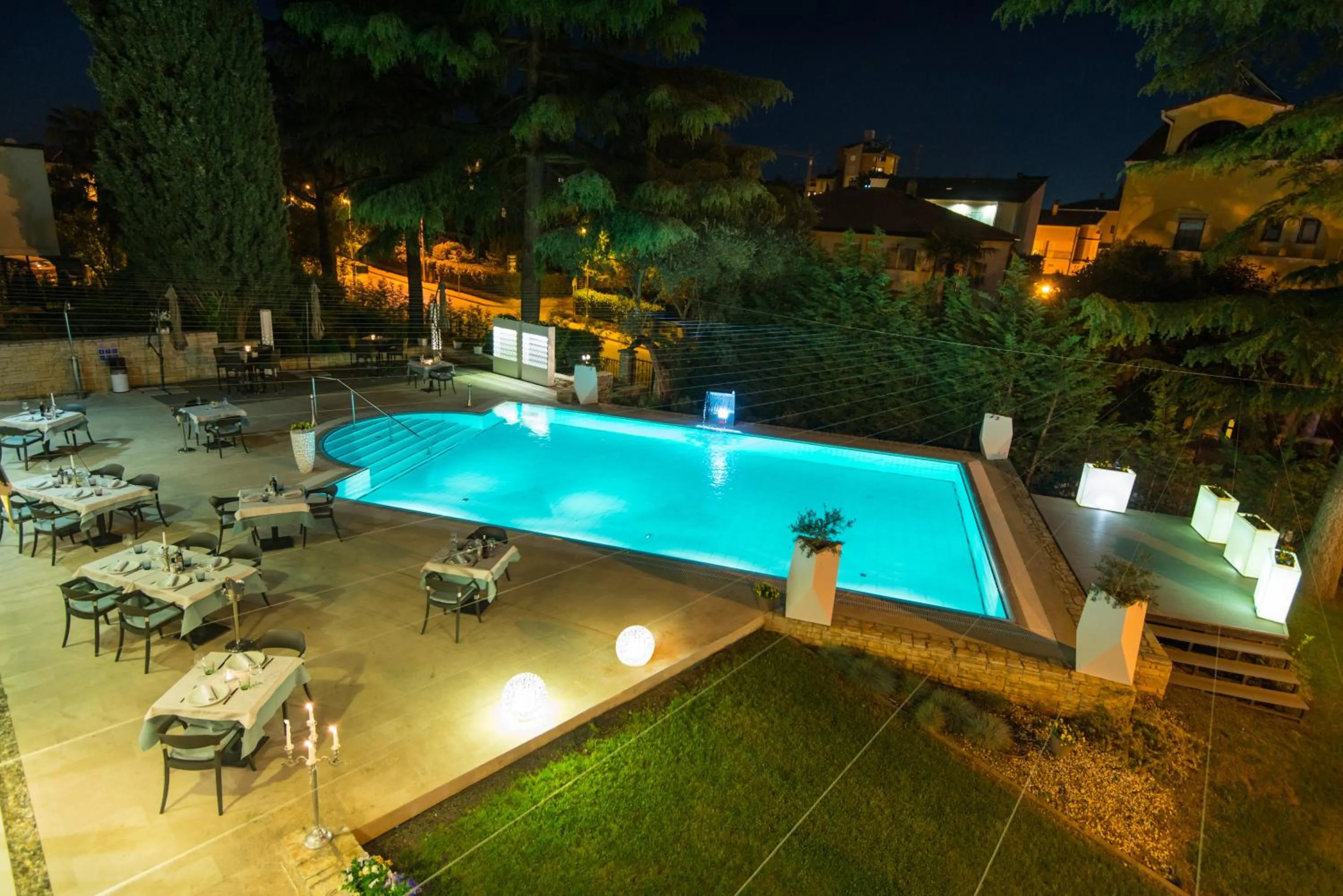 Restaurant/places to eat in Hotel Arupinum