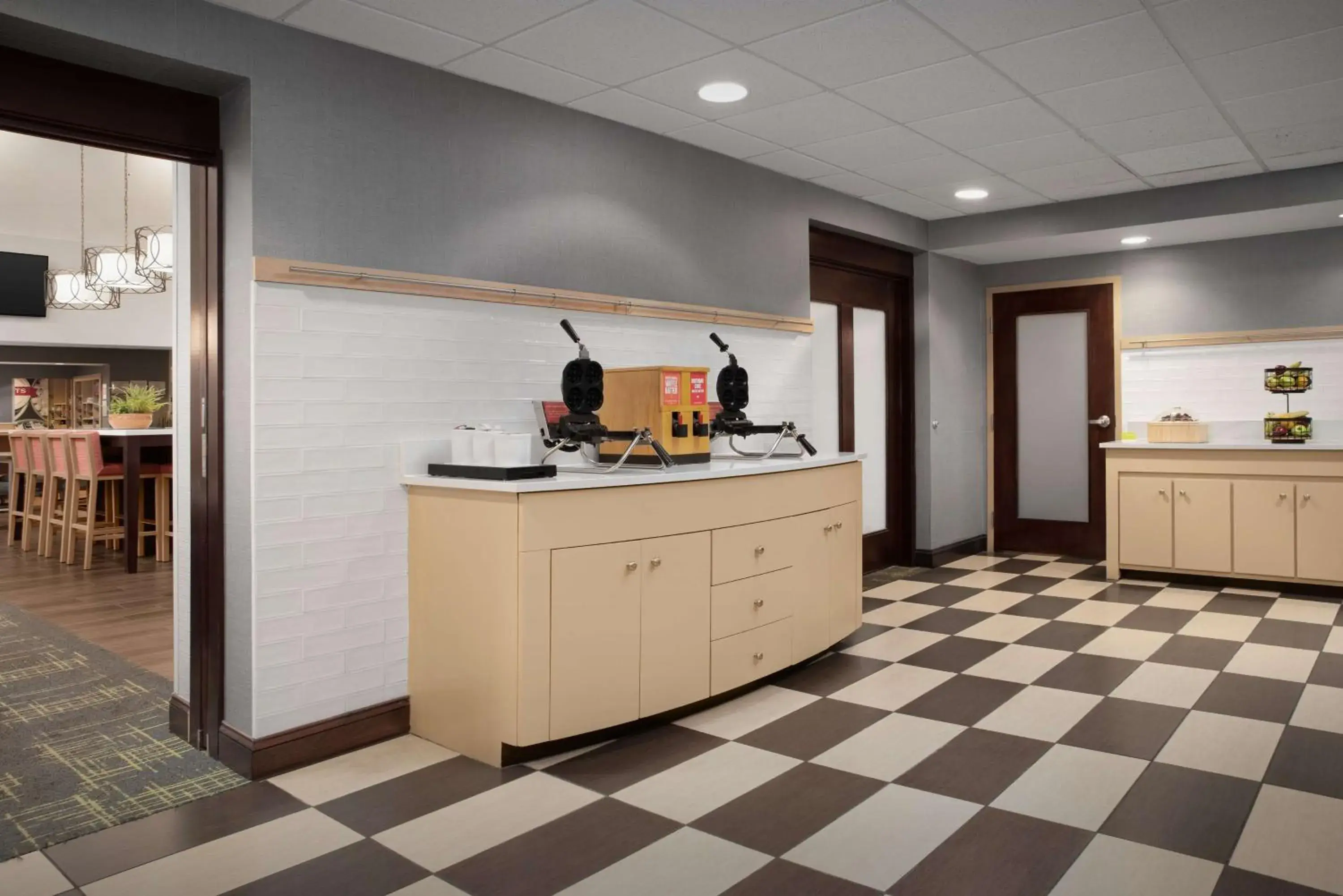 Breakfast in Hampton Inn & Suites-Knoxville/North I-75 Breakfast in Hampton Inn & Suites-Knoxville/North I-75