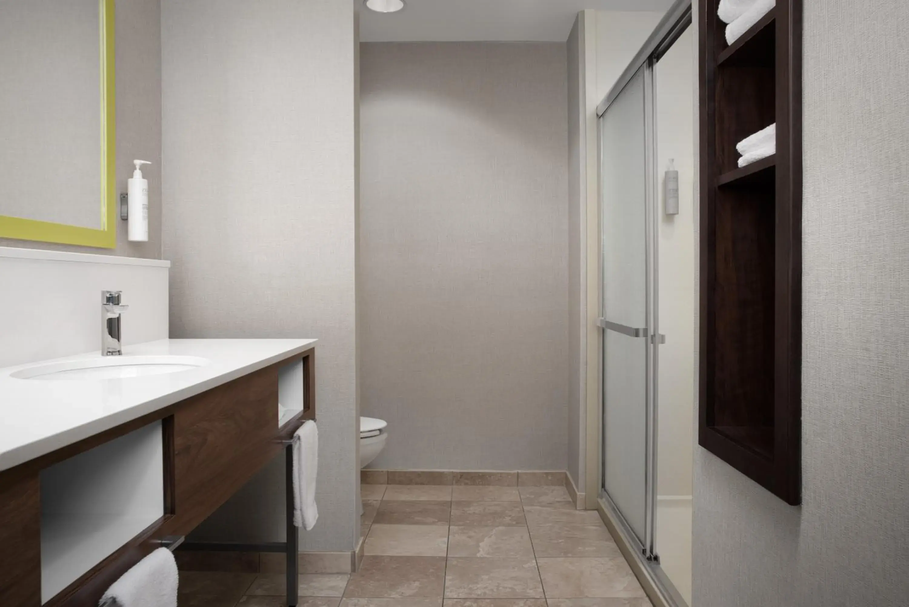 Bathroom in Hampton Inn & Suites-Knoxville/North I-75 Bathroom in Hampton Inn & Suites-Knoxville/North I-75