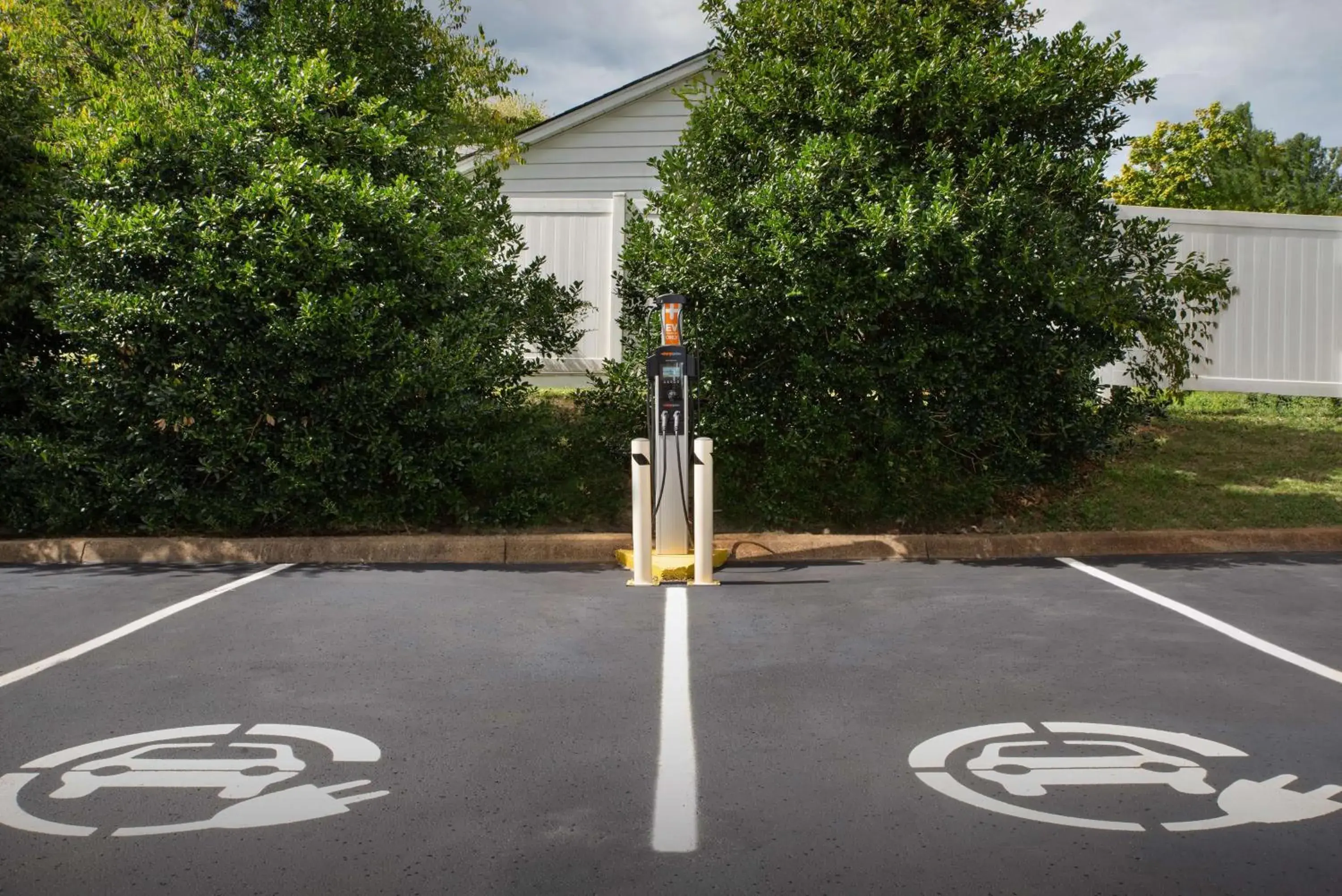 Property building in Hampton Inn & Suites-Knoxville/North I-75 Property building in Hampton Inn & Suites-Knoxville/North I-75