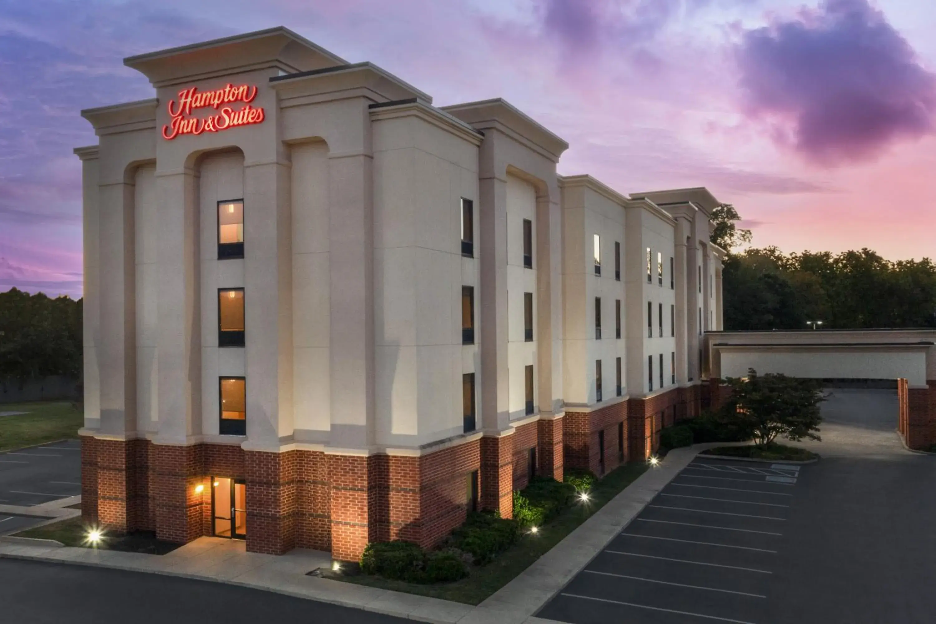 Property building in Hampton Inn & Suites-Knoxville/North I-75 Property building in Hampton Inn & Suites-Knoxville/North I-75